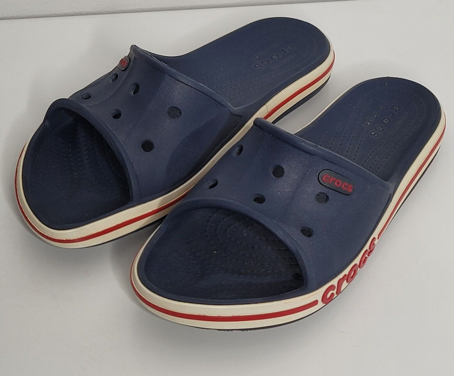 CROCS Bayaband Slide Unisex Sandals Mens 7 / Womens 9 Navy Blue Red Stripe