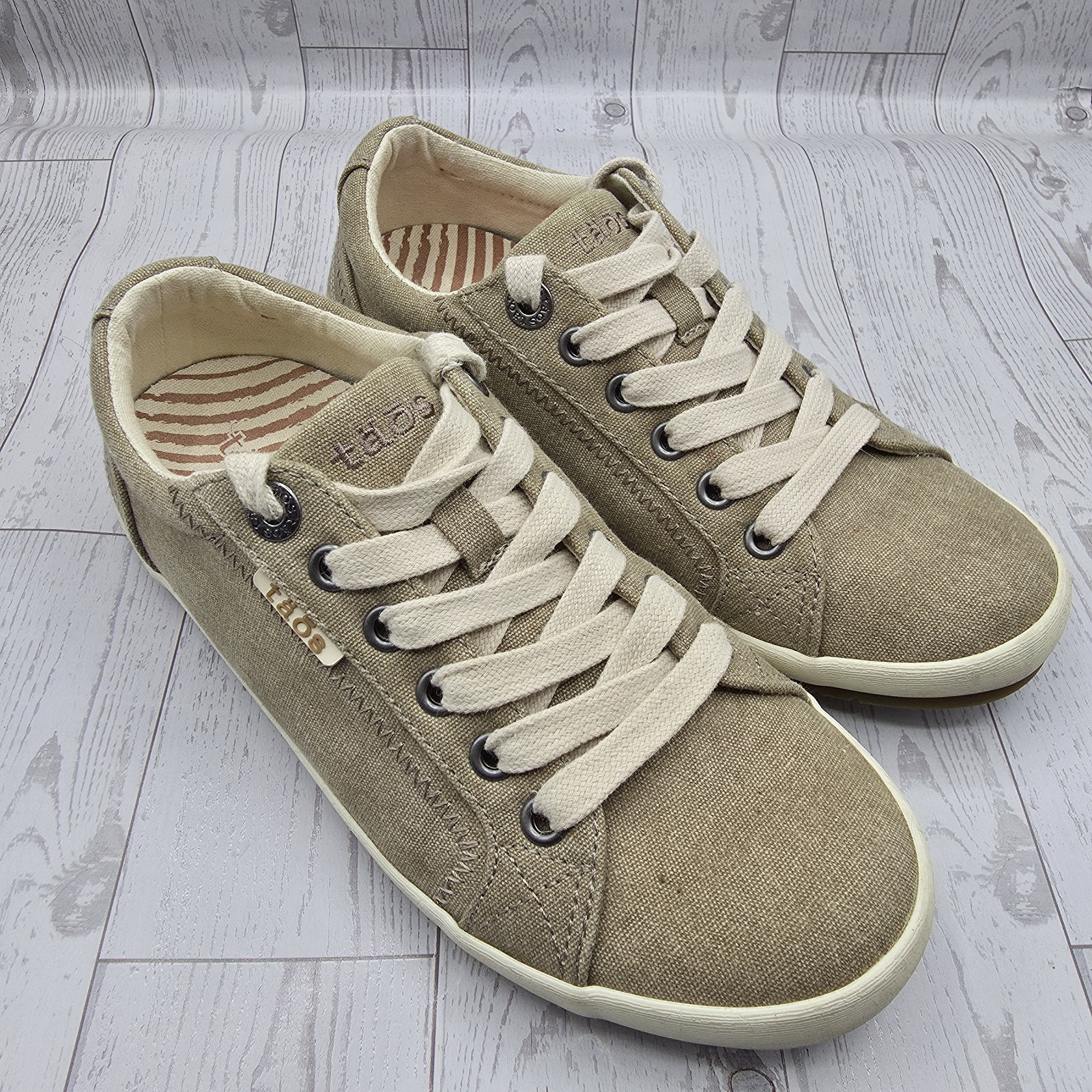 Taos Women’s Star canvas sneakers in a khaki or oat wash Size 5.5