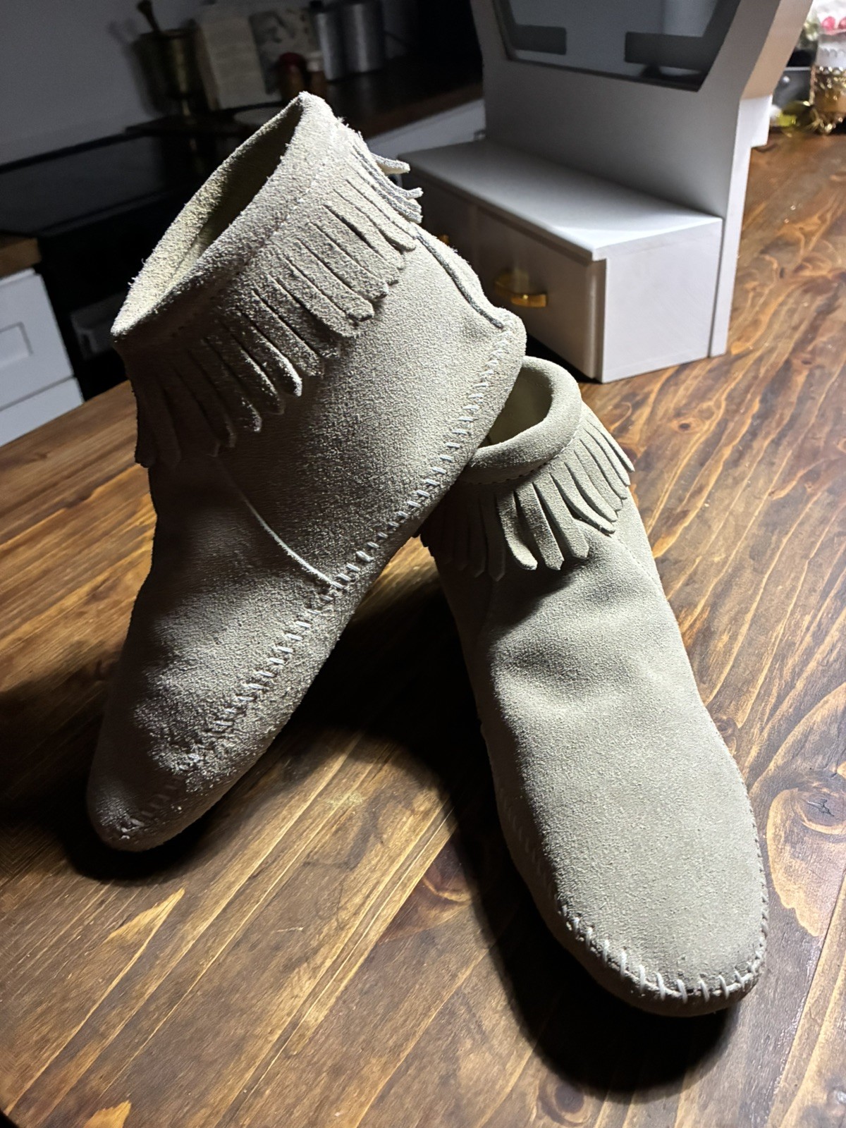 Minnetonka Moccasins .. Classic Soft Soles .. Women’s US 9 READ no insoles