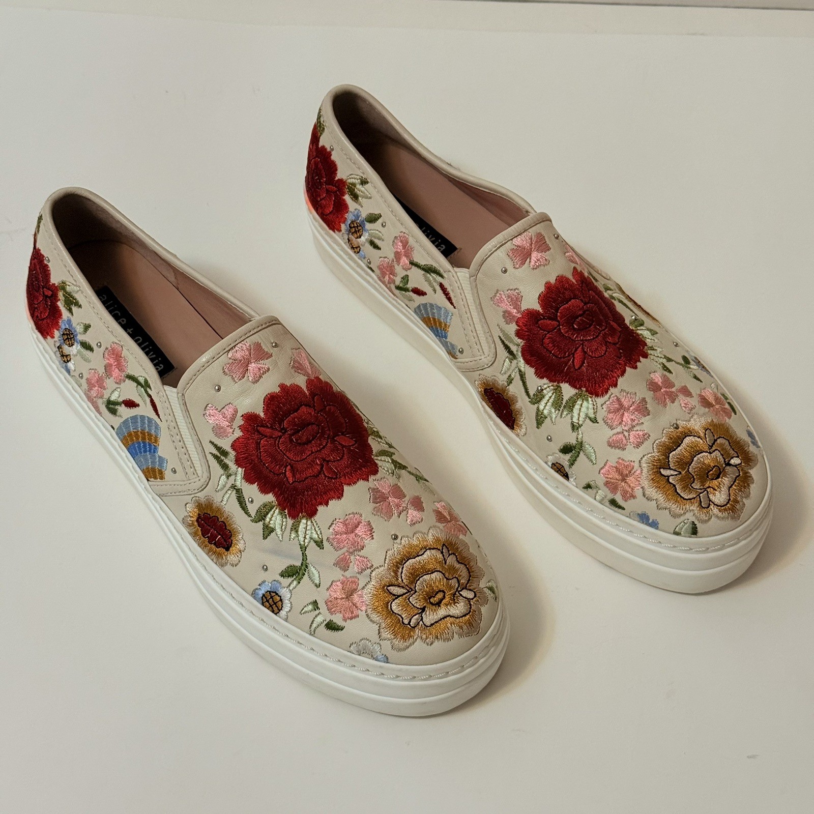 Alice + Olivia size 8 Sasha Floral Embroidered Slip-On Platform Sneakers Ivory