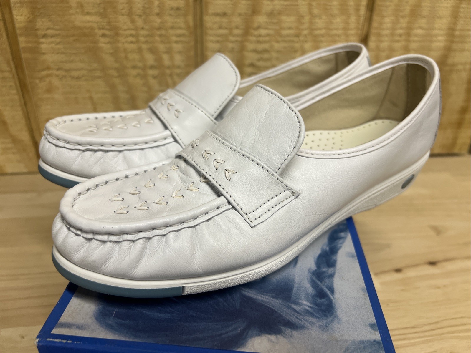 9M Vintage Nurse Mates Venus Slip-On Leather White Flat Support Work Shoes USA