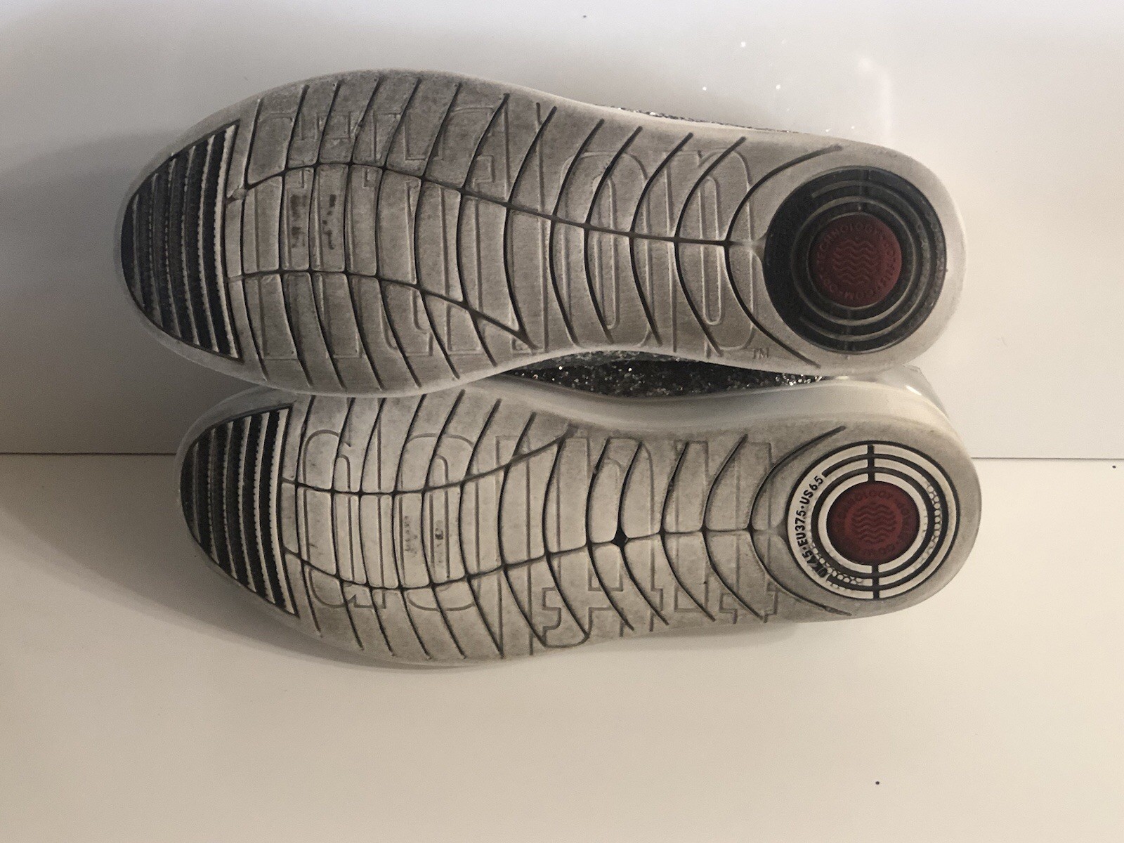 Fitflop Two Pair 6.5 Black And Silver Glitter Slip Ons Great Condition