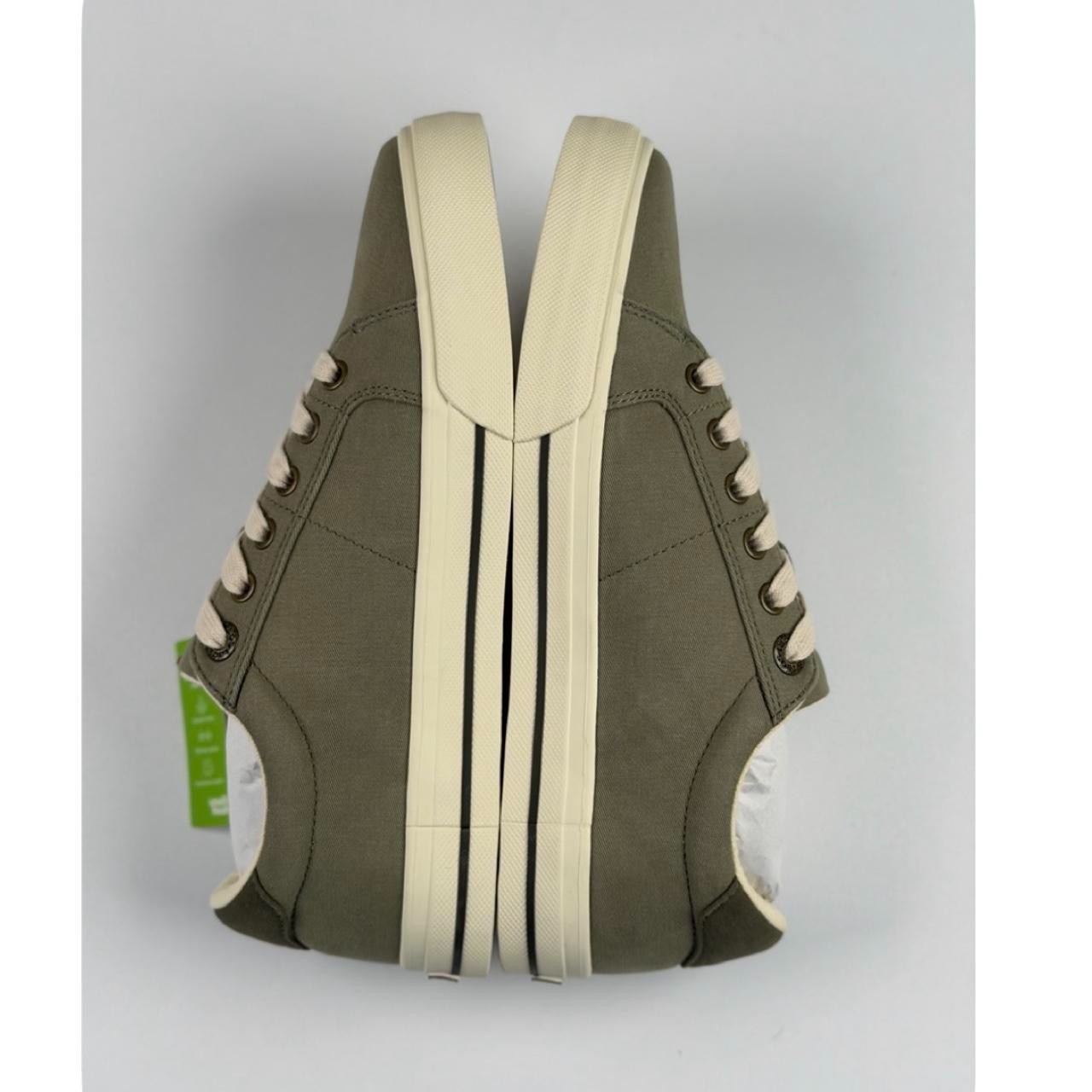 Taos Z Soul in Sage / Olive Distressed, Size 8