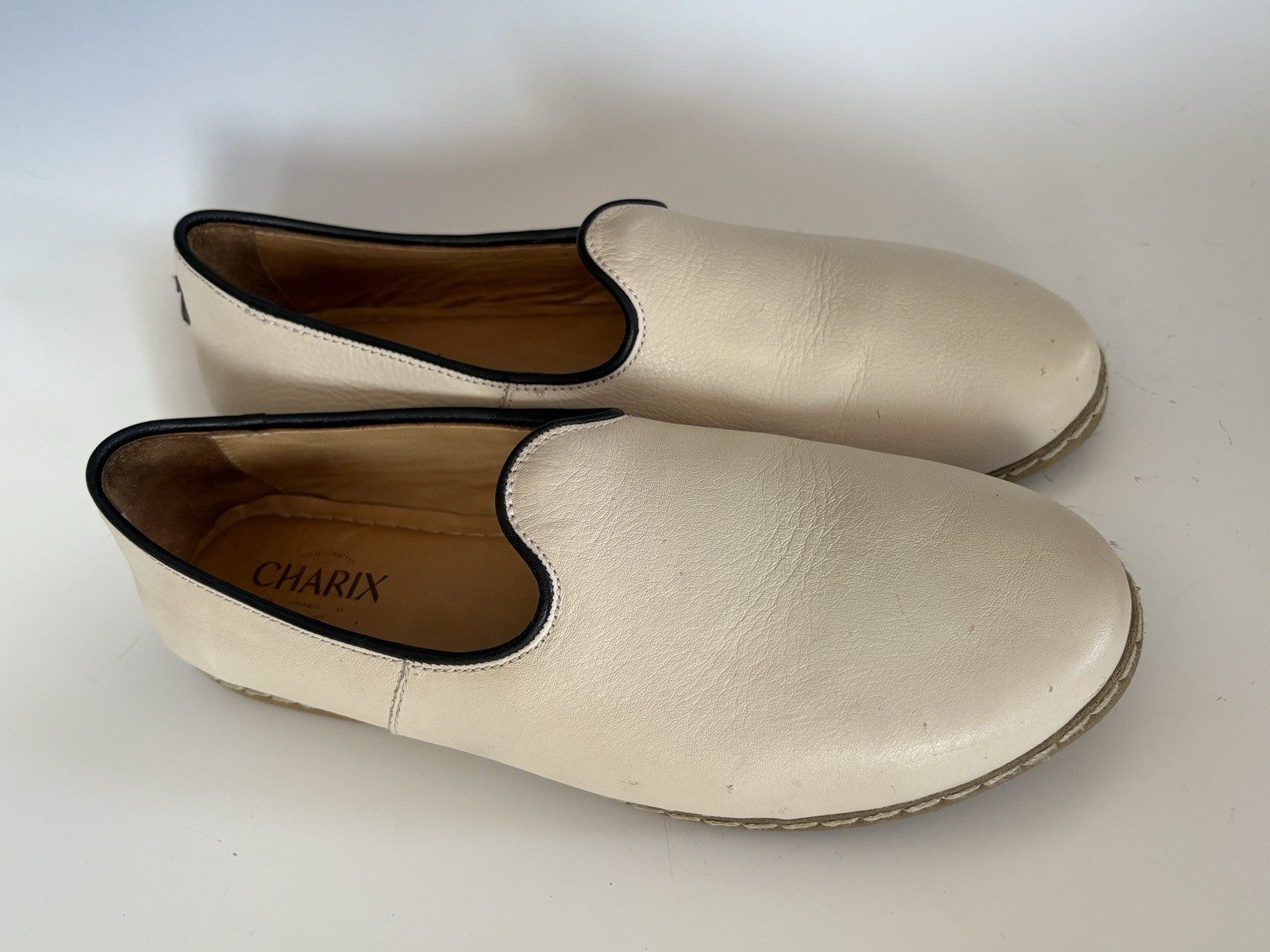 Charix Classic Cream Women’s Slip On Shoes White Leather Loafers Size 42/10.5