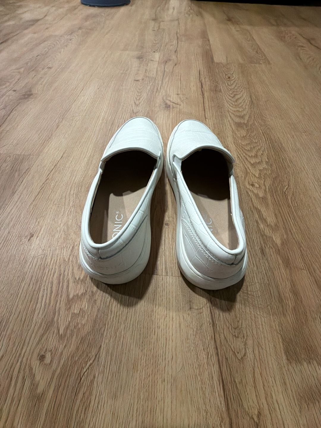 Vionic Dinora White Croco Embossed Leather Slip-On Sneakers