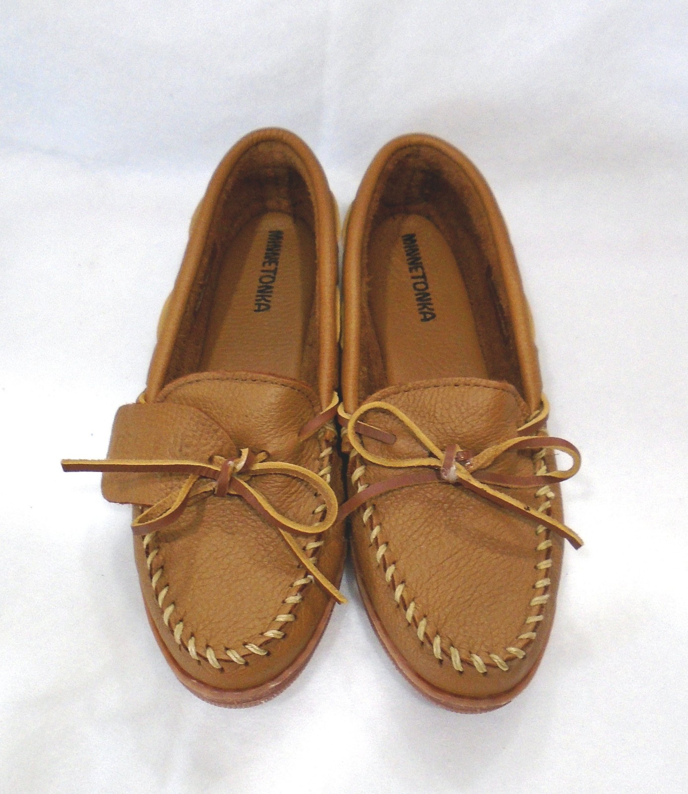 new MINNETONKA Moosehide Classic Mocassins Natural – never worn/no box