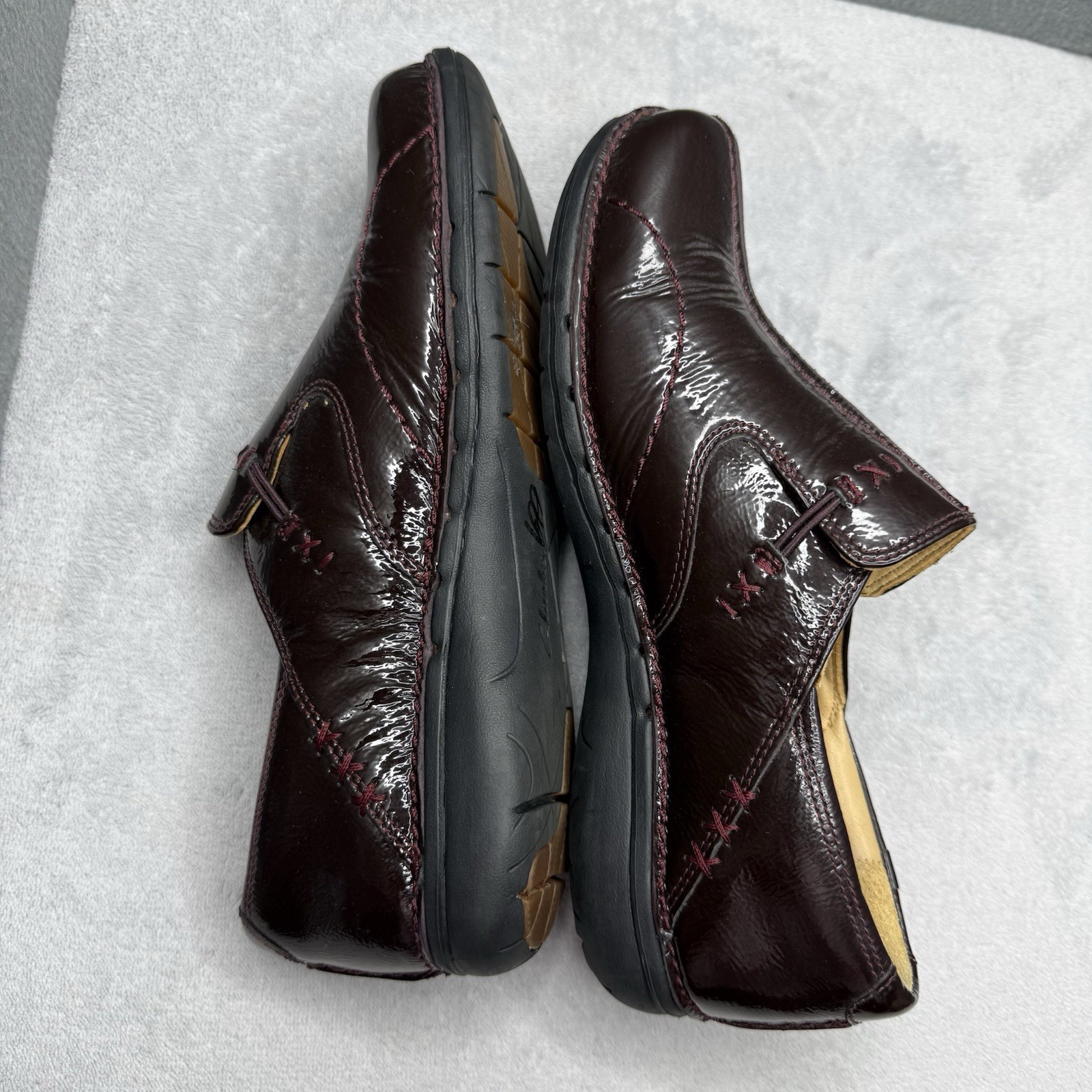 Clarks Un Loop Women’s 10M Burgundy Patent Leather Comfort Slip On Loafers