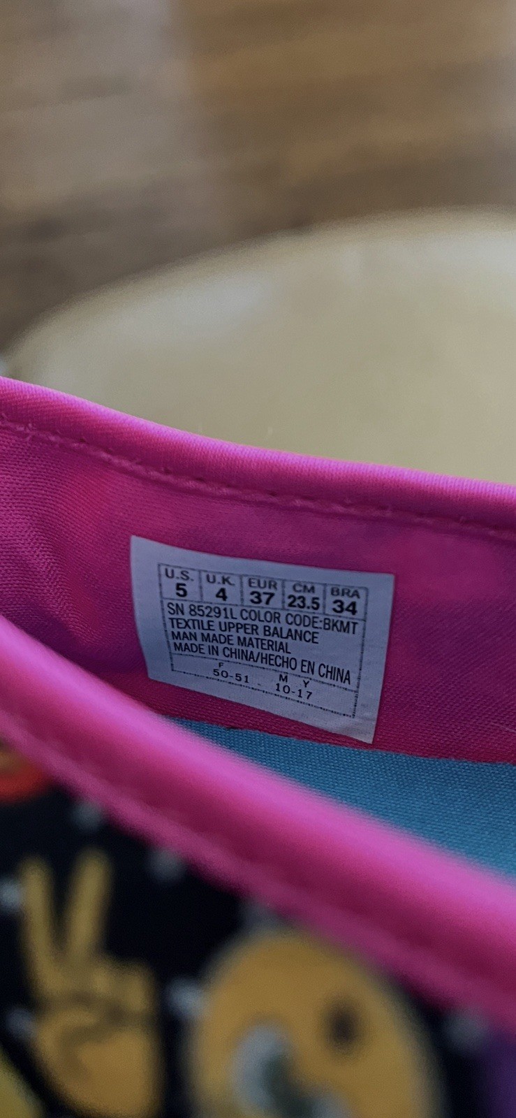Skechers Womens Emoji Print Canvas Slip On Shoes Size 5 Memory Foam Gel Infused