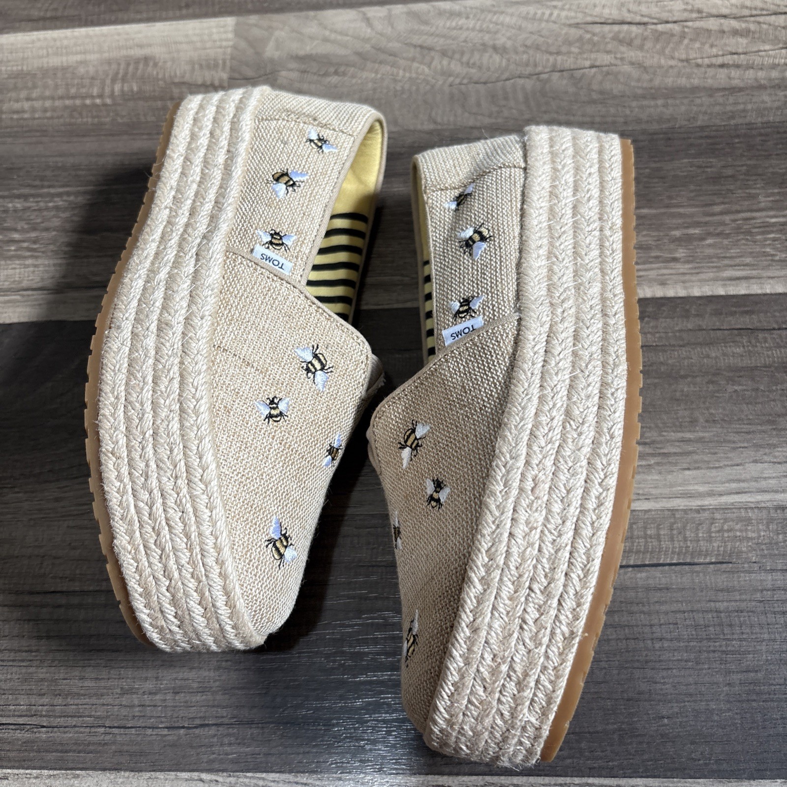 TOMS Bee Embroidered Espadrille Slip-On Flats Beige Linen Women’s Size 6