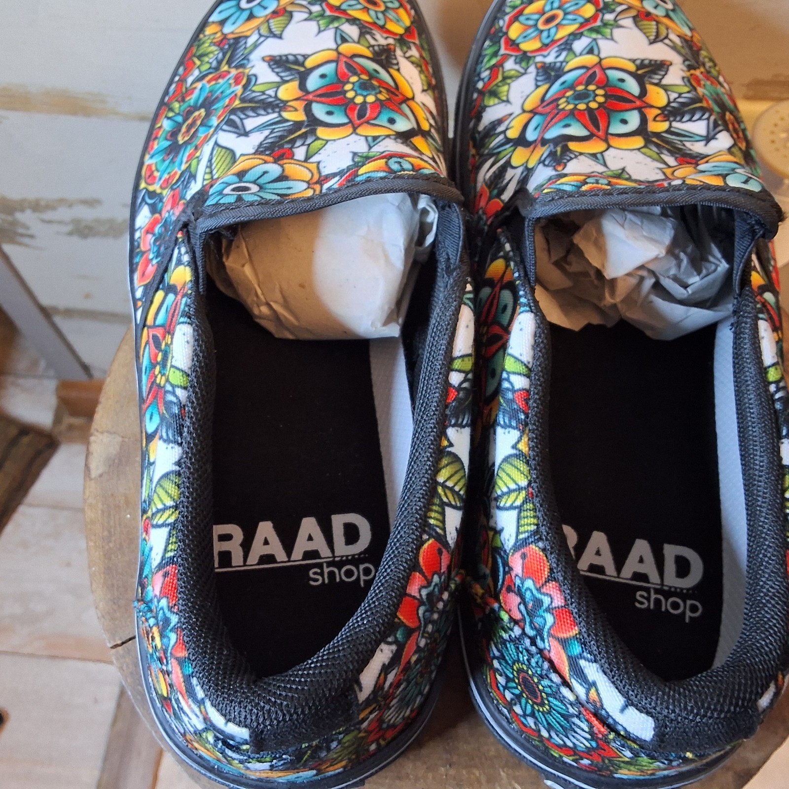 Brand New- RAAD SHOP Womans Slip On Multicolor Flowers Boho Shoes 8.5W