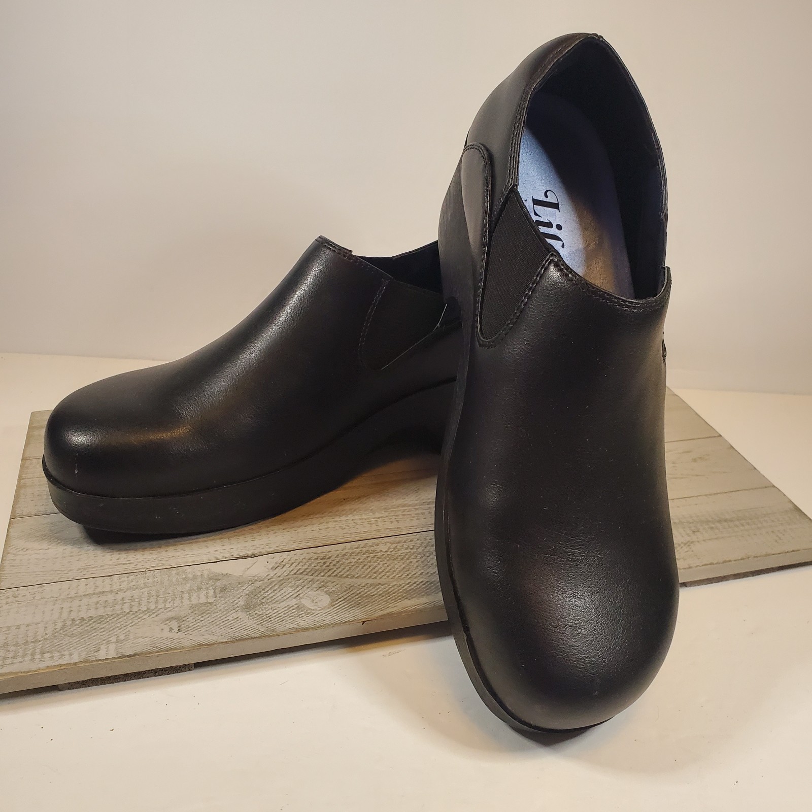Women’s SHOES FOR CREWS Black Clogs Work Slip/Oil Resistant Sz 9 Lila Kelsey