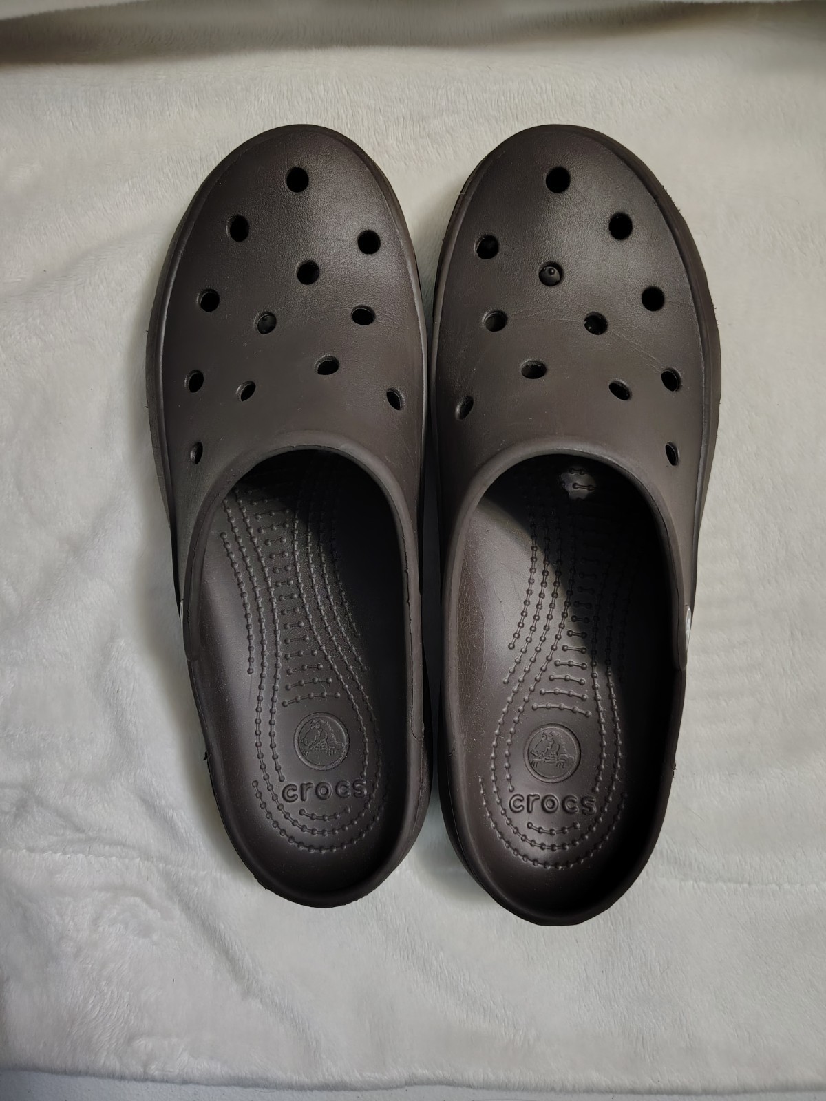 Crocs Women’s Classic Grey Clogs, Size 9, Women for Outdoor Activewear