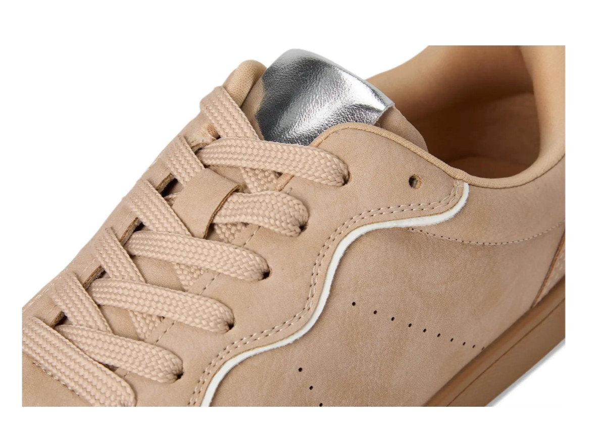 DV By Dolce Vita Vanessa Sneaker size 8.5 in Camel Multi w/ Metallic Silver Trim