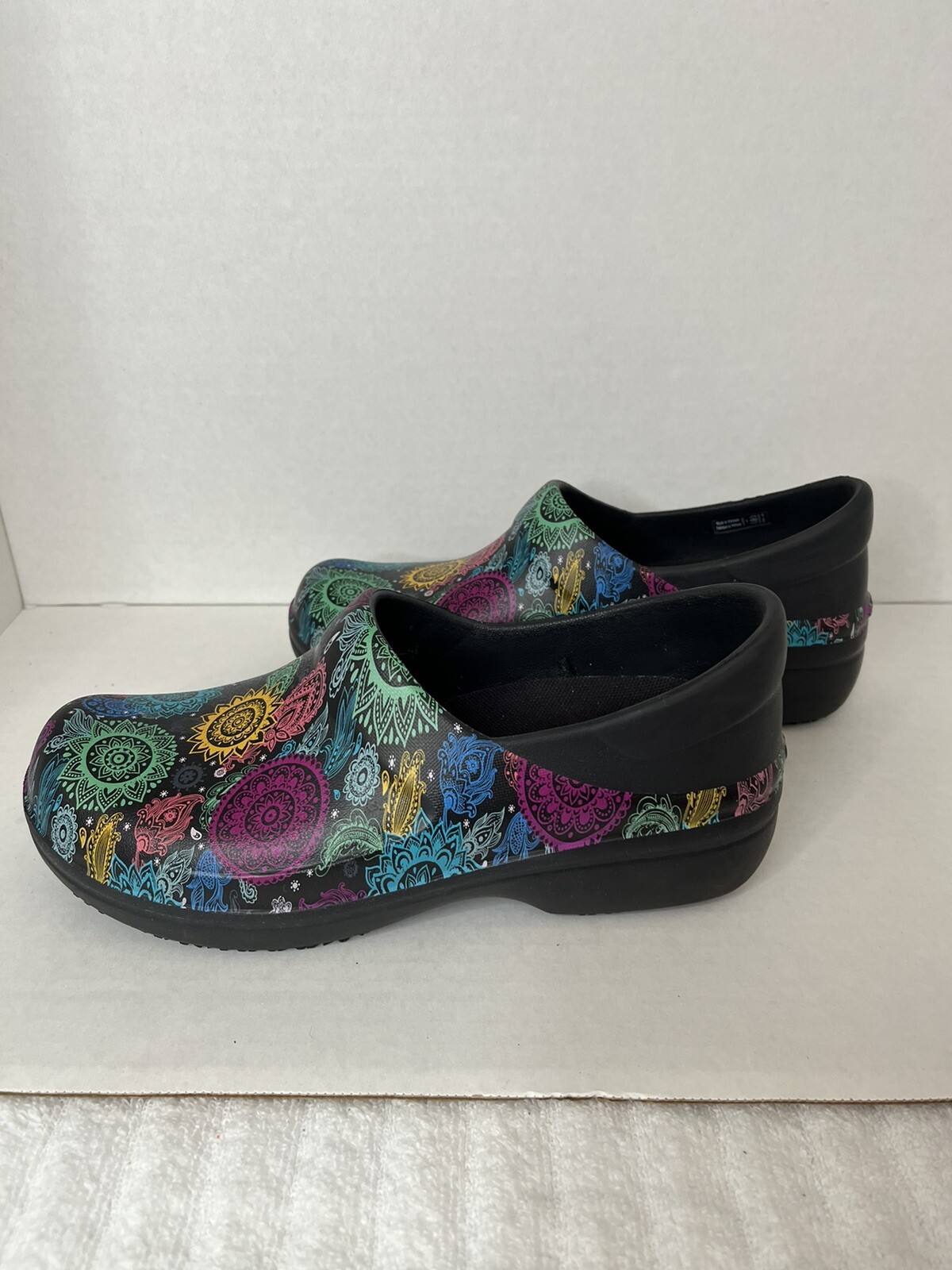 CROCS Neria Pro II Graphic Print Slip Resistant Slip-On Work Nurse Clogs Size W9