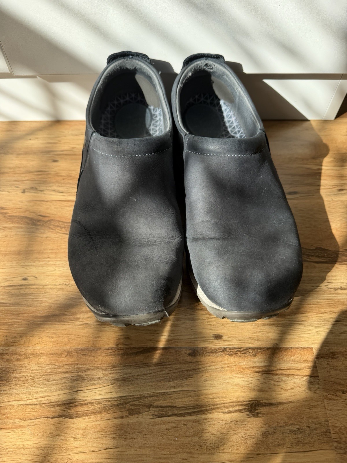 Dansko Patti Women’s 41 Navy Blue Milled Nubuck Waterproof Slip-On Clogs Vibram