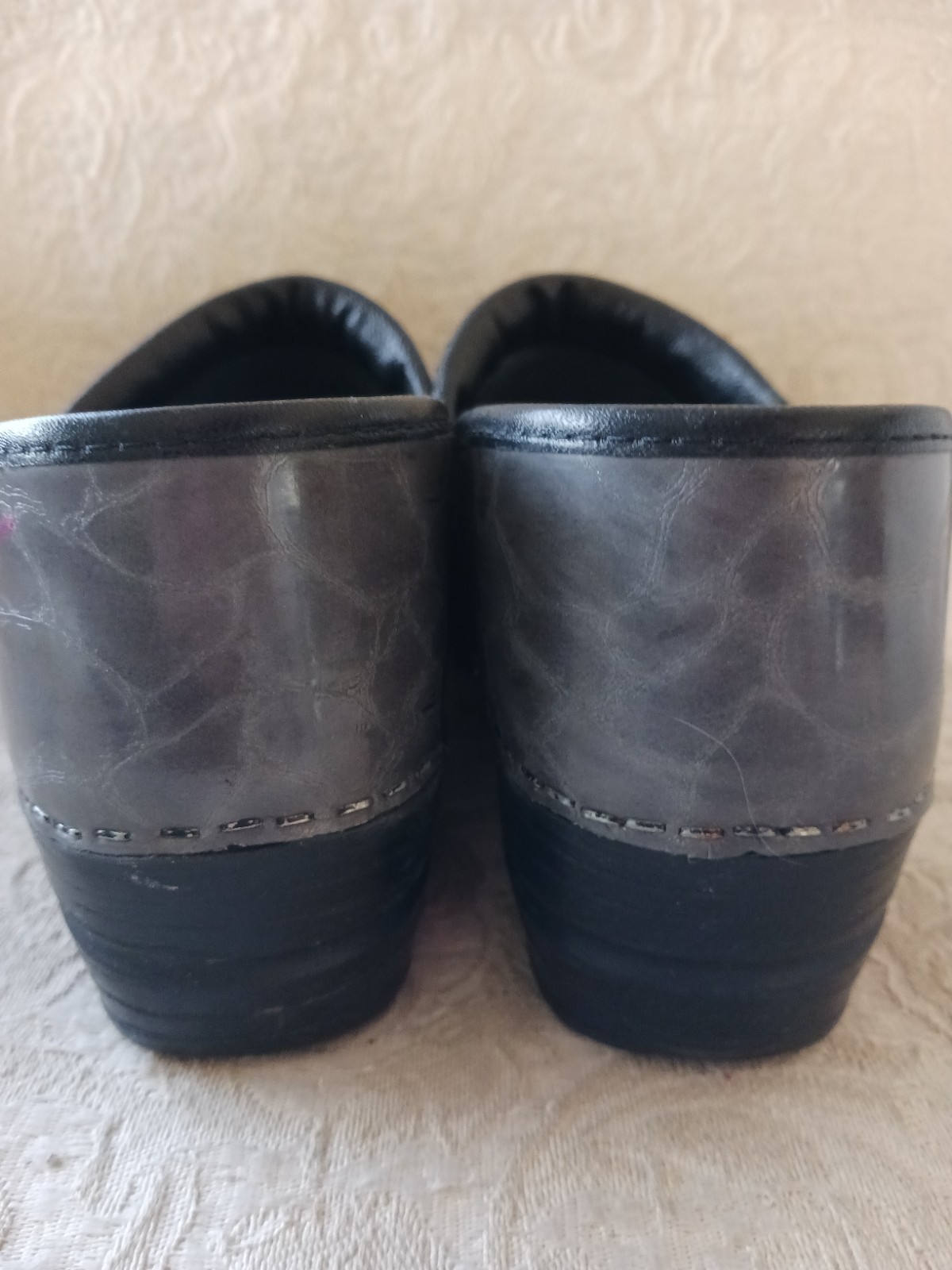 Sanita The Original Danish Clogs Gray Animal Print Leather Sz 38 EU 8 US Shoes