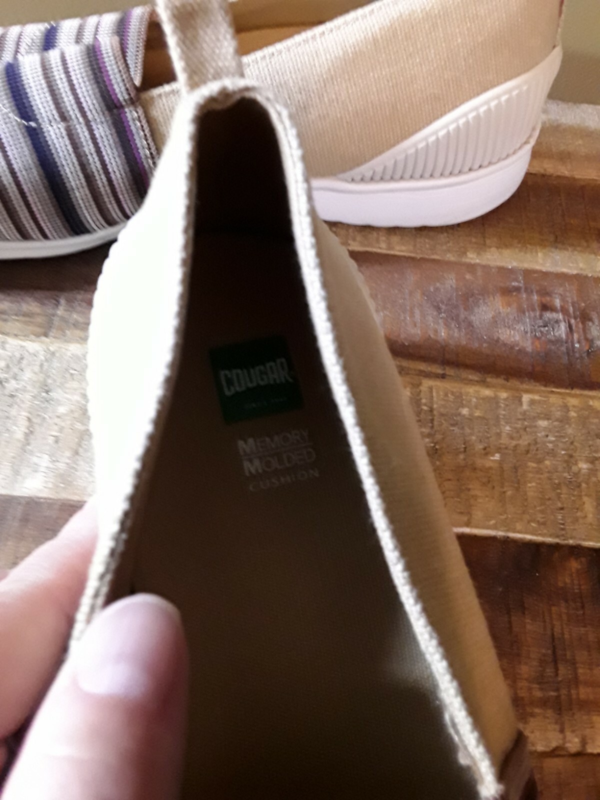 Cougar Sparkle Women’s Slip On Shoe sz 8M tan w/ multicolor Striped GUC 🙂