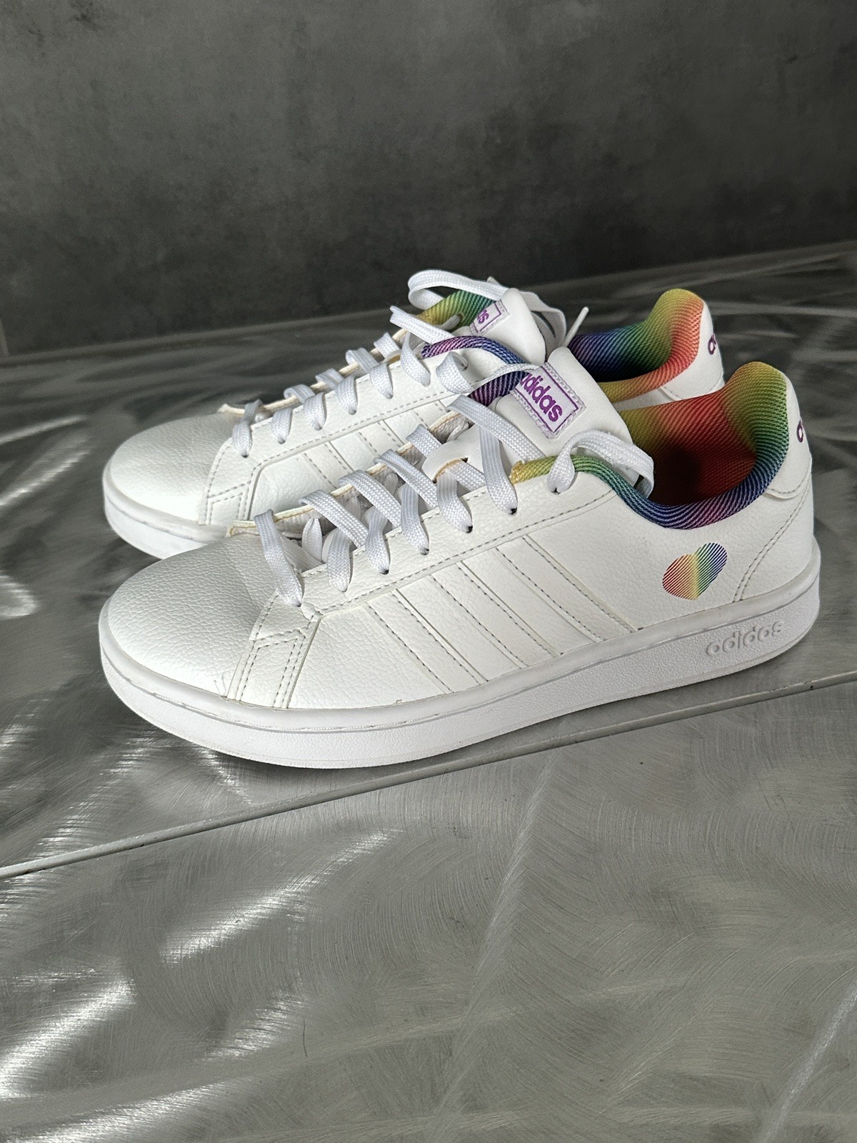 ADIDAS GRAND COURT PRIDE SNEAKERS 6.5 WOMENS WHITE RAINBOW WOMENS CLOUDFOAM