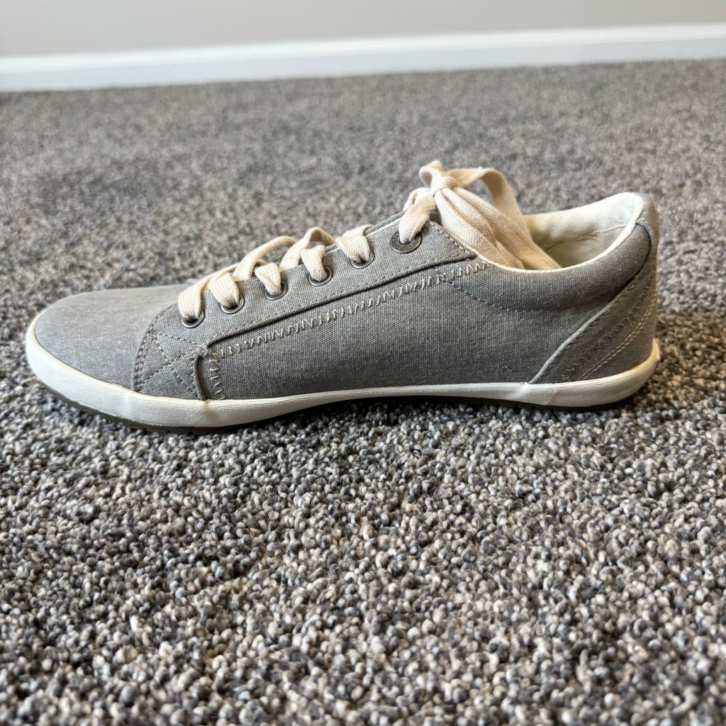 Women’s Taos Footwear “Star” Sneakers Gray Washed Canvas Size 9