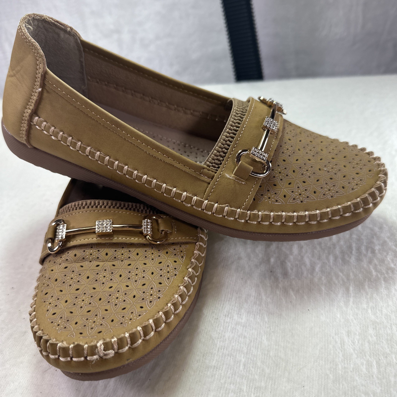 Moccasin Ambu Comfort Womens Size 7 Shoes Flat Slip On Loafers Beige Tan Nwob