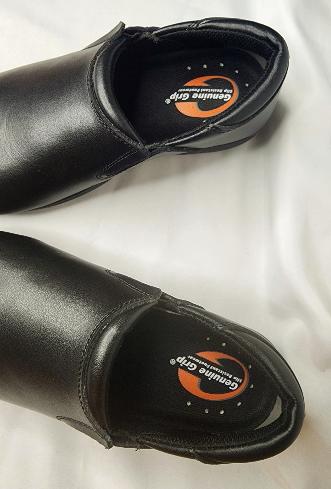 Genuine Grip Women’s Slip-Resistant Work Clogs – Black Leather – Size 5.5