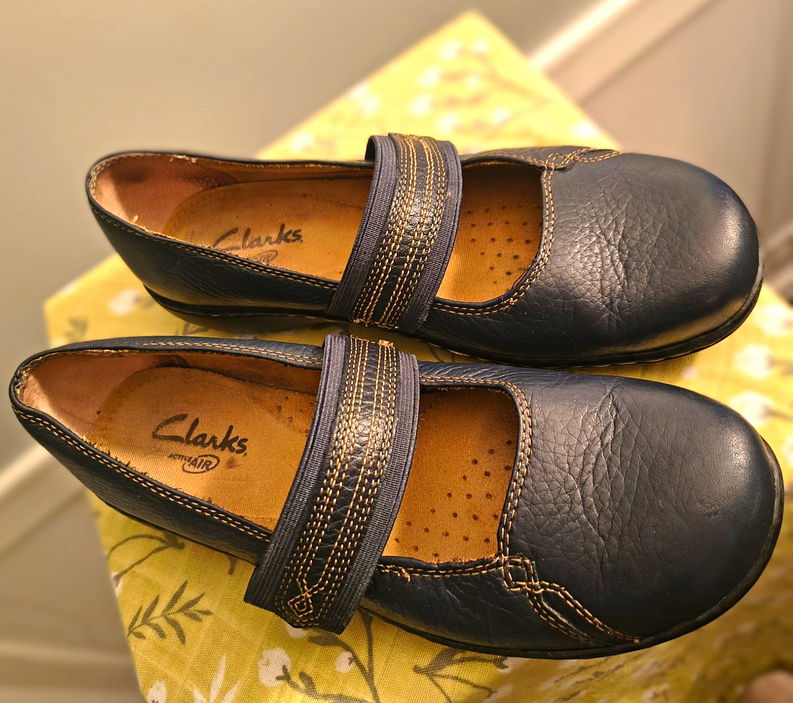 Clarks Active Air Women’s Navy Leather Mary Jane Slip-On Cushioned Flats 6.5 M