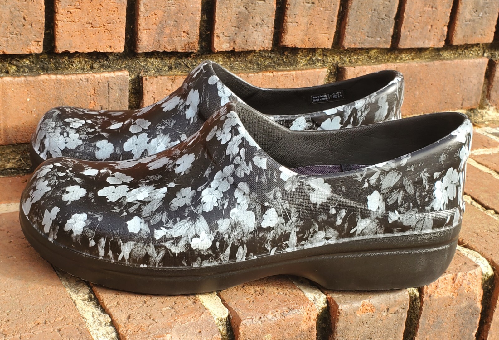 *Crocs*Neria Pro II●Women’s Clogs Sz.W10●Graphic Floral Print●Slip Resistant🐊