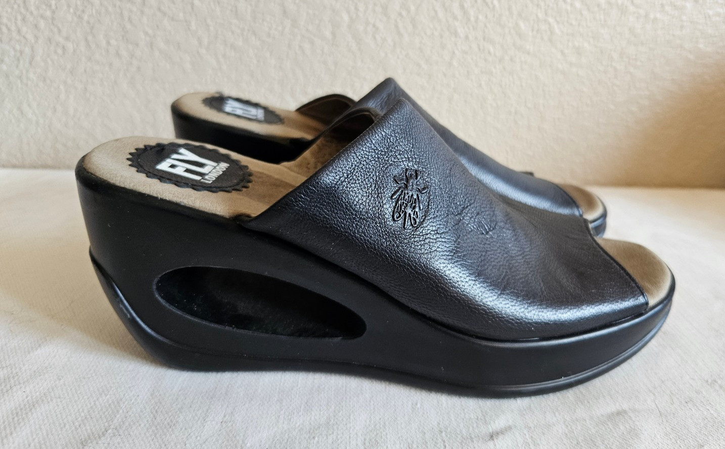 Fly London hima black leather sandals. sz36.very gently worn