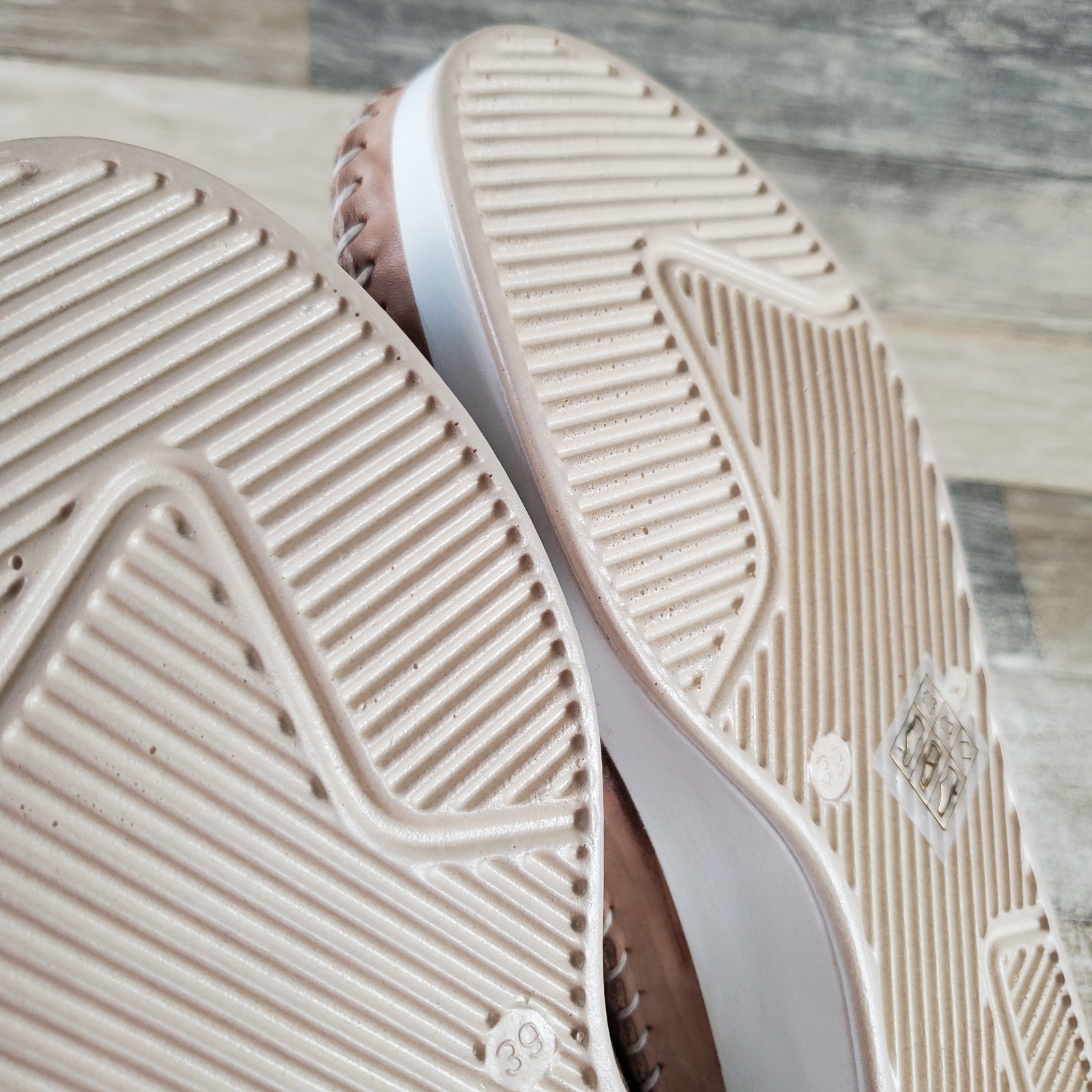 Spring Step Emerson Womens Shoes Sz 8.5 Beige Stretch Leather Laser Cut Slip On