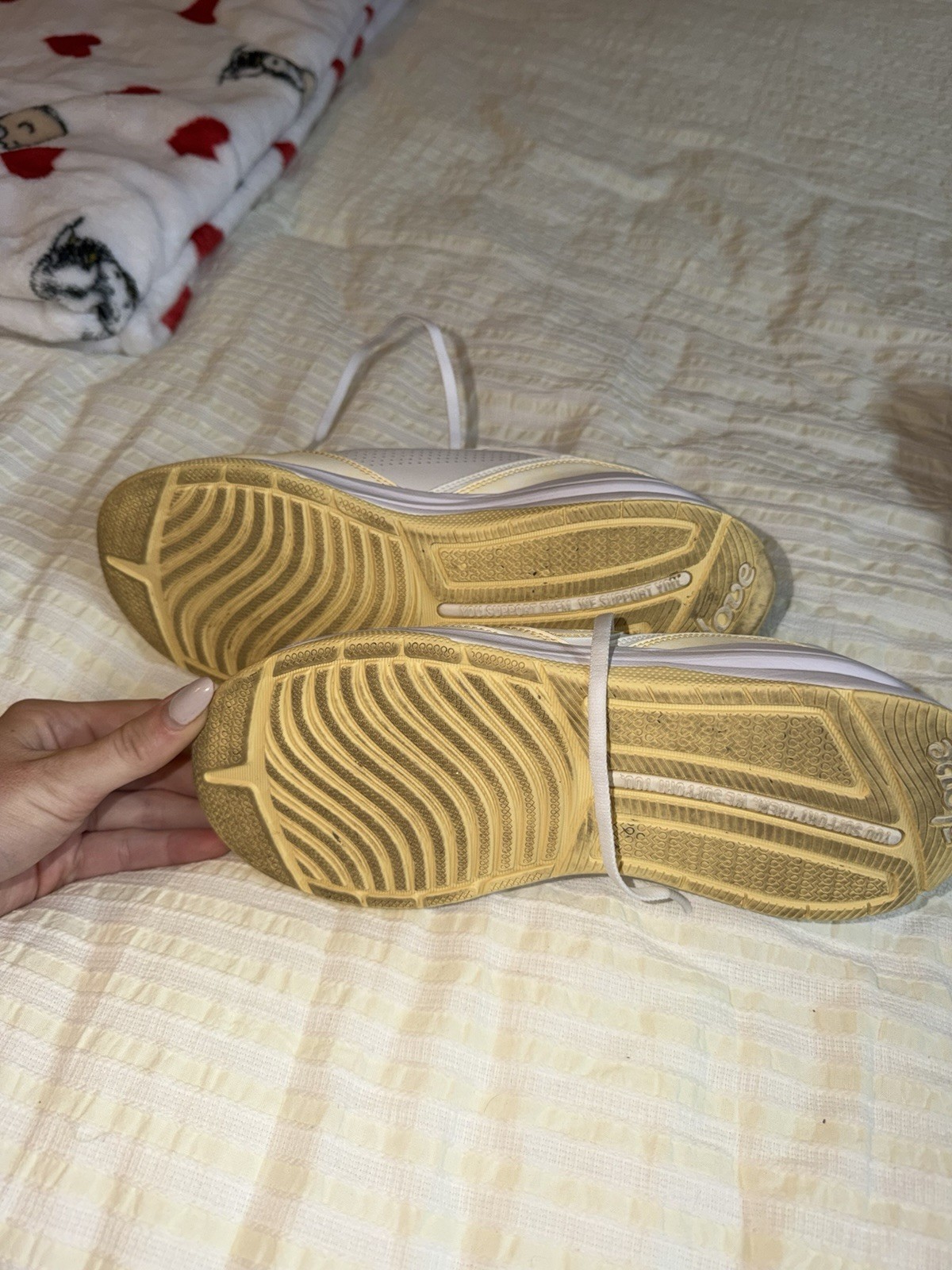 Clove Women’s Size 8.5 Nursing Comfort Sneakers, cream and yellow