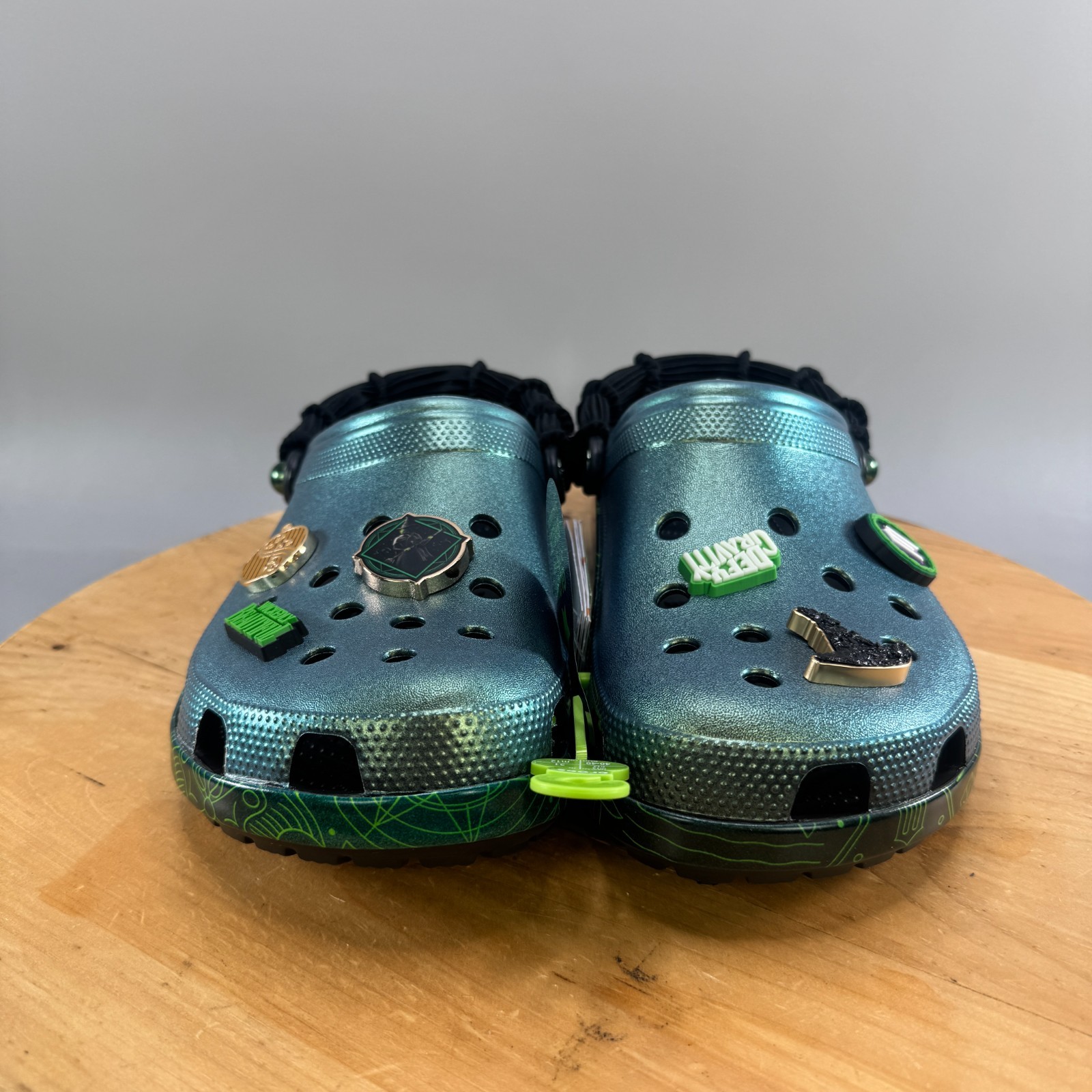 Crocs Wicked Elphaba Womens Size 7 Classic Clogs Limited Edition w/ Jibbitz NEW