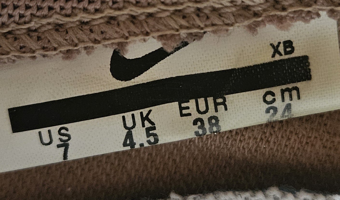 Vintage 2017 NIKE Tennis Classic Ease Shoes Women’s 7 Brown Sneakers 896504-200