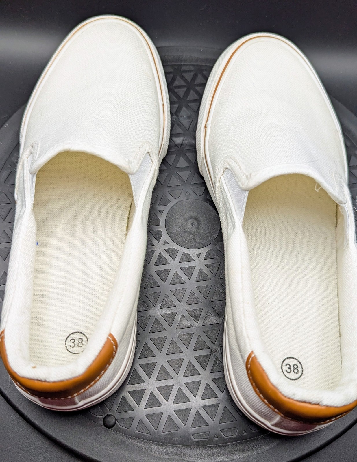 Women’s sz 7.5 White With Brown Slip-on Sneaker. No Brand. UK Size 38