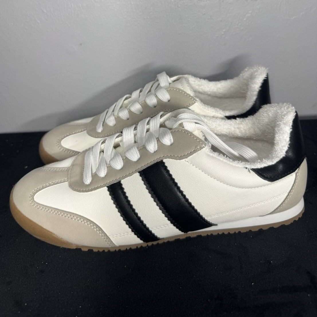 Dolce Vita Striped Women’s White Black Beige Lace Sneakers Casual Shoes size 7