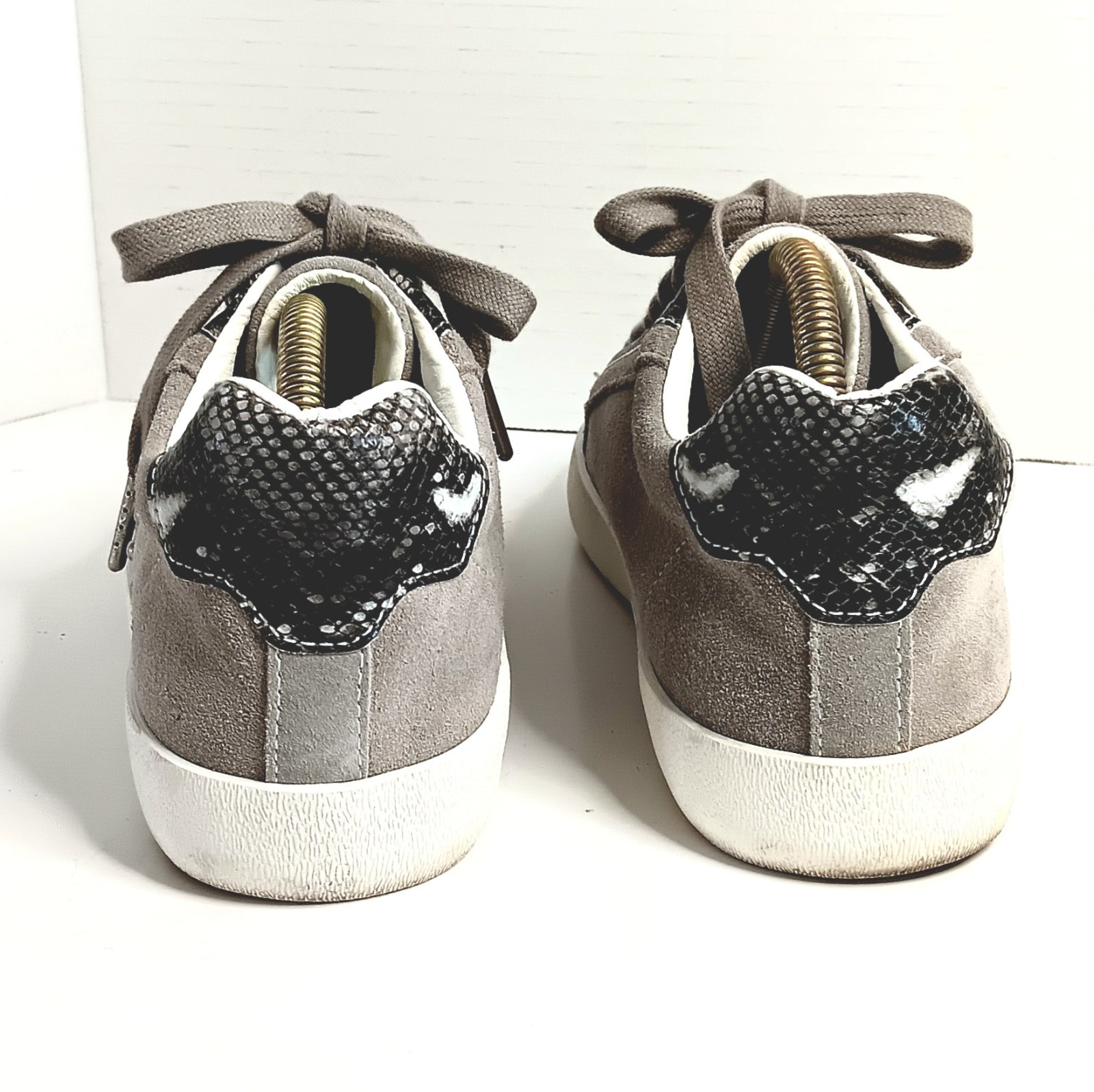 Blondo Snake Waterproof Casual Sneakers Size W 7.5 Fashionable Edgy EUC