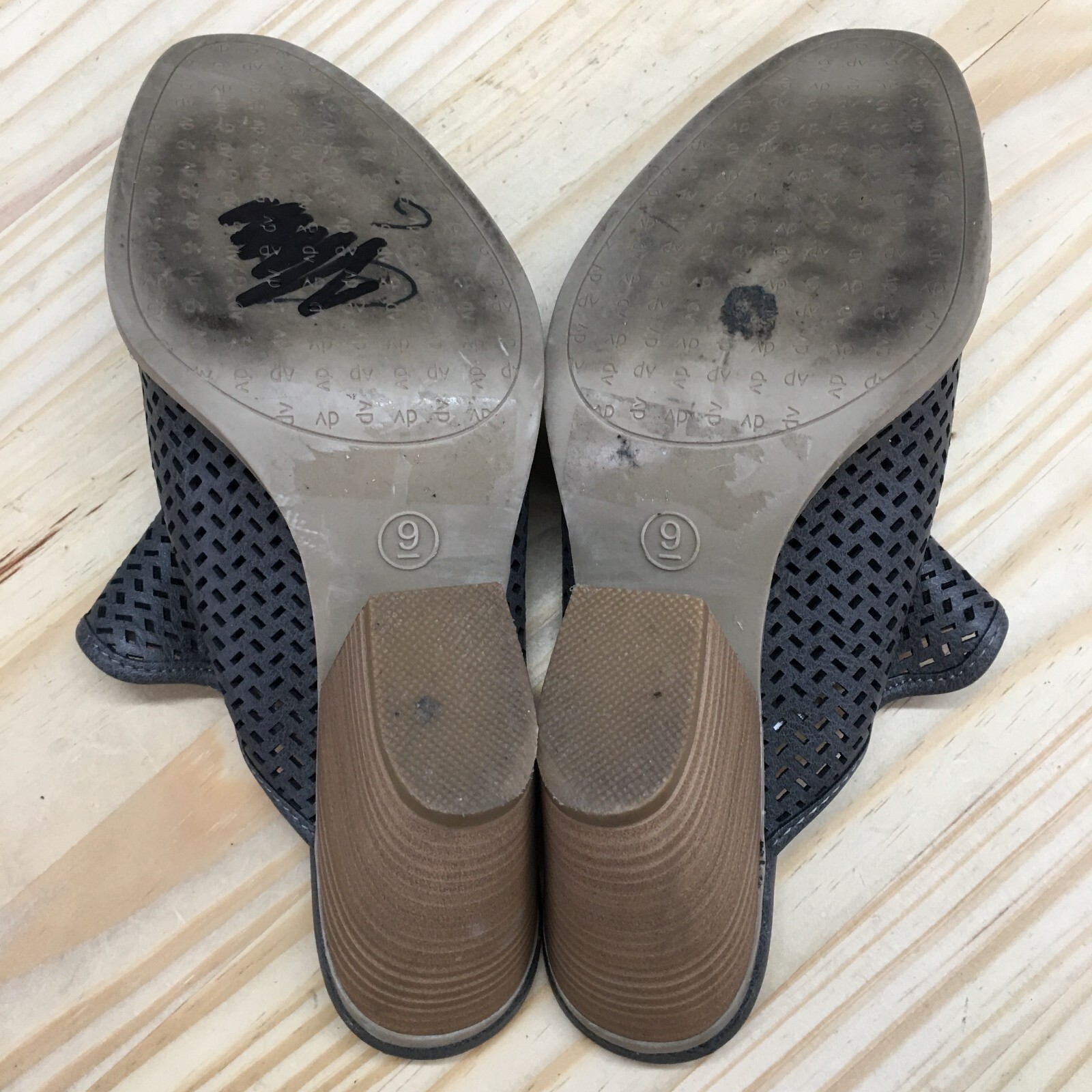Dolce Vita Mules Womnes 9 Kenli Slip On Gray Faux Leather Block Heels Almond Toe