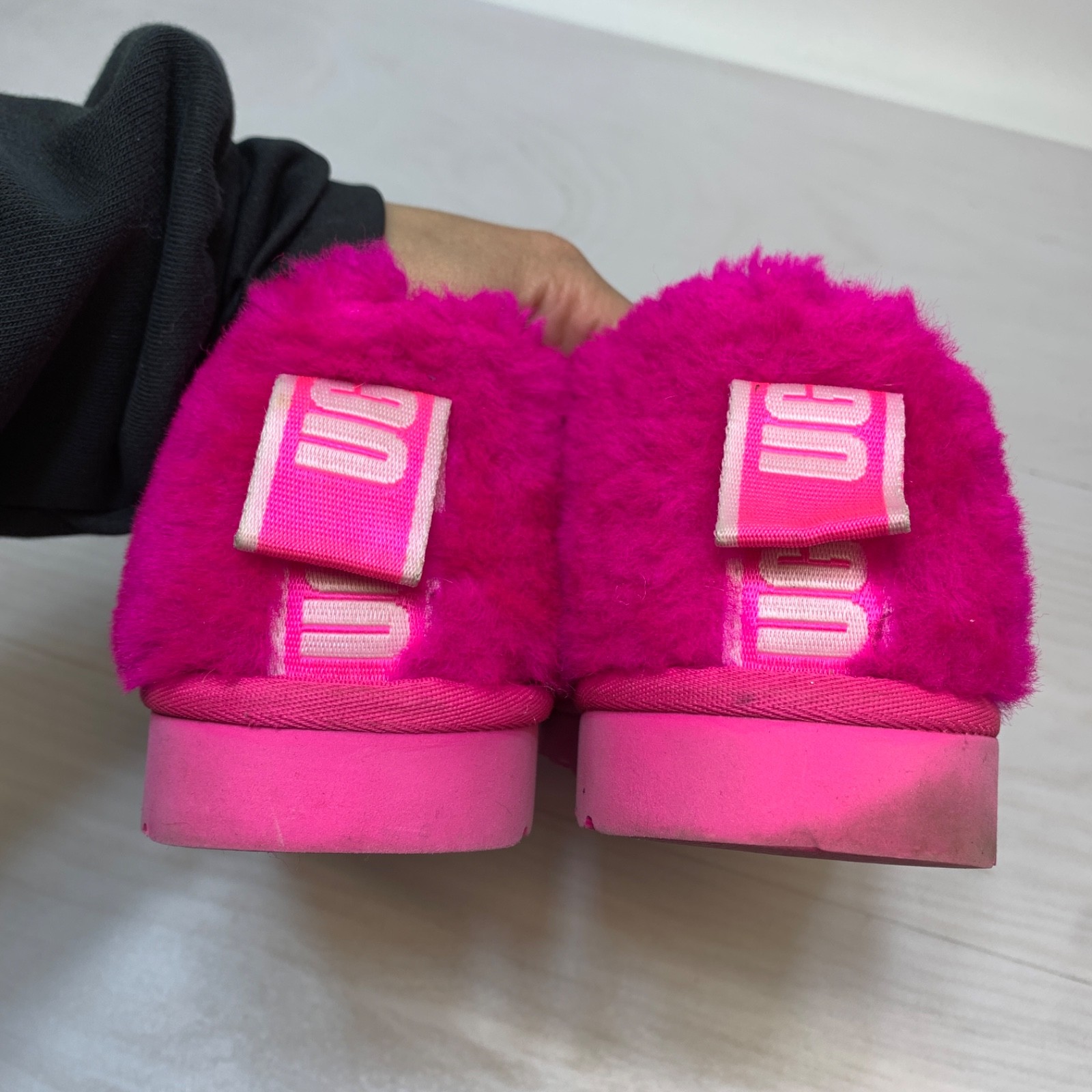 Womens UGG Classic Cozy Bootie Slipper – Rock Rose Faux Fur Size 10 1131950