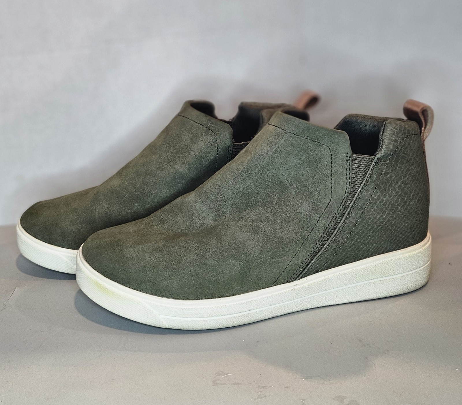 Ryka Womens Vera Comfort Wedge Sneaker Olive 9 Wide Ankle Boot Walking Shoe EUC