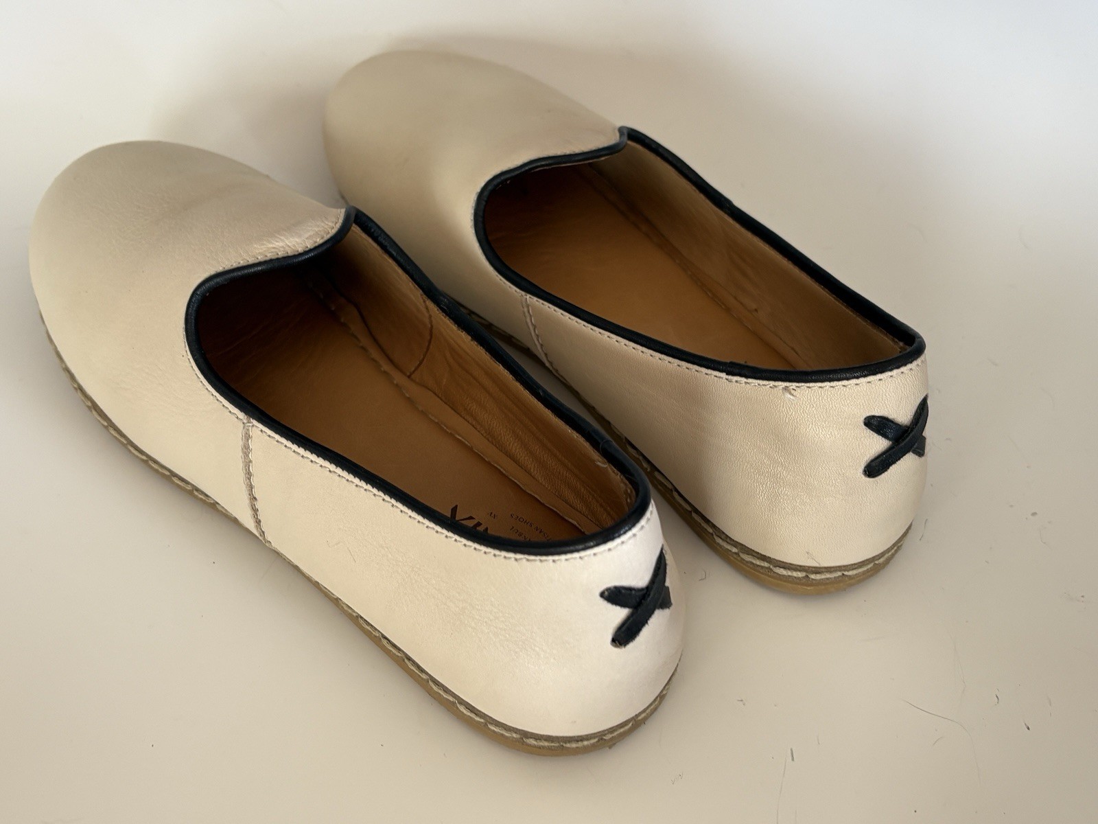 Charix Classic Cream Women’s Slip On Shoes White Leather Loafers Size 42/10.5