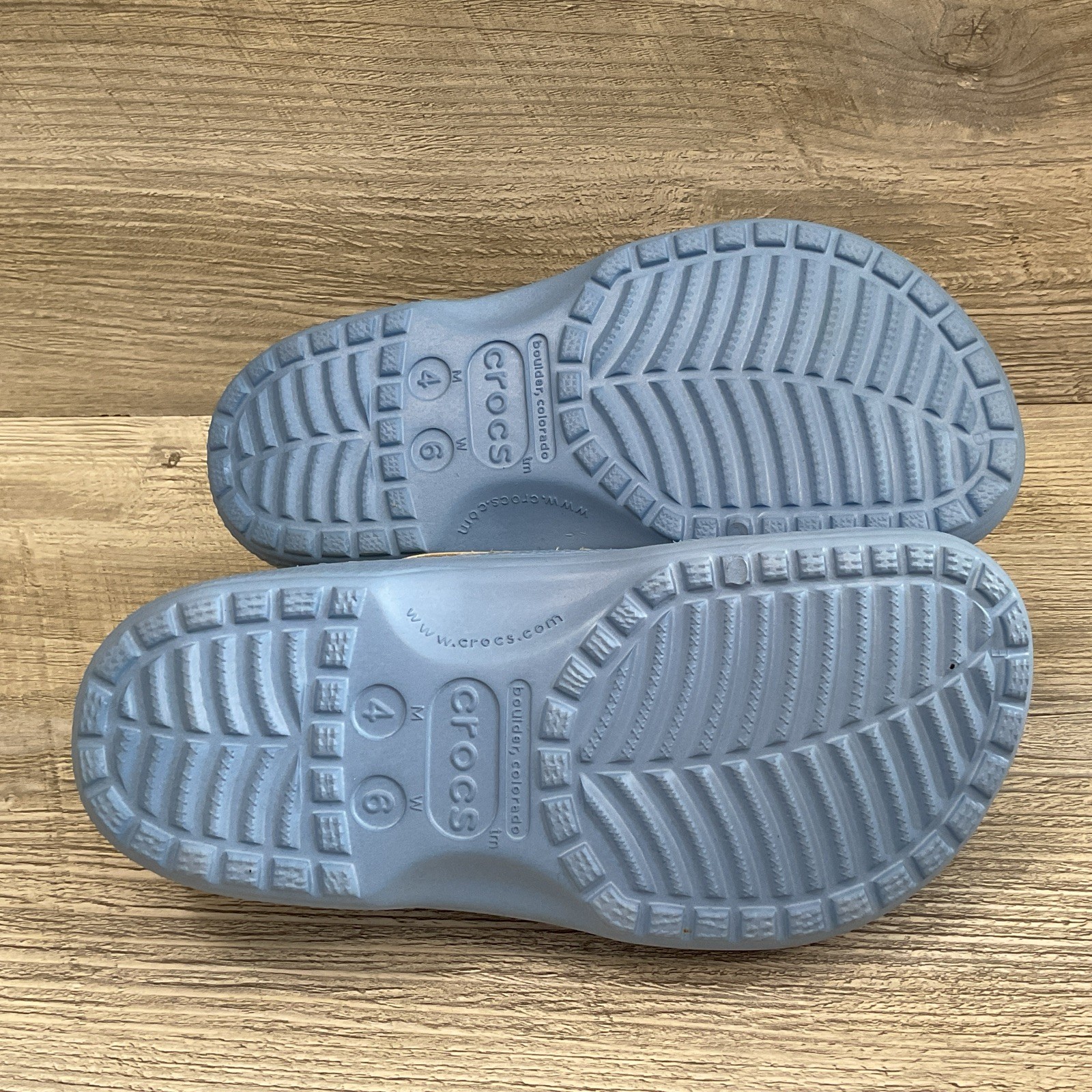 Crocs Islander Leather Outdoor Washable Boat Shoes Blue Biege Women’s Size 6 NEW