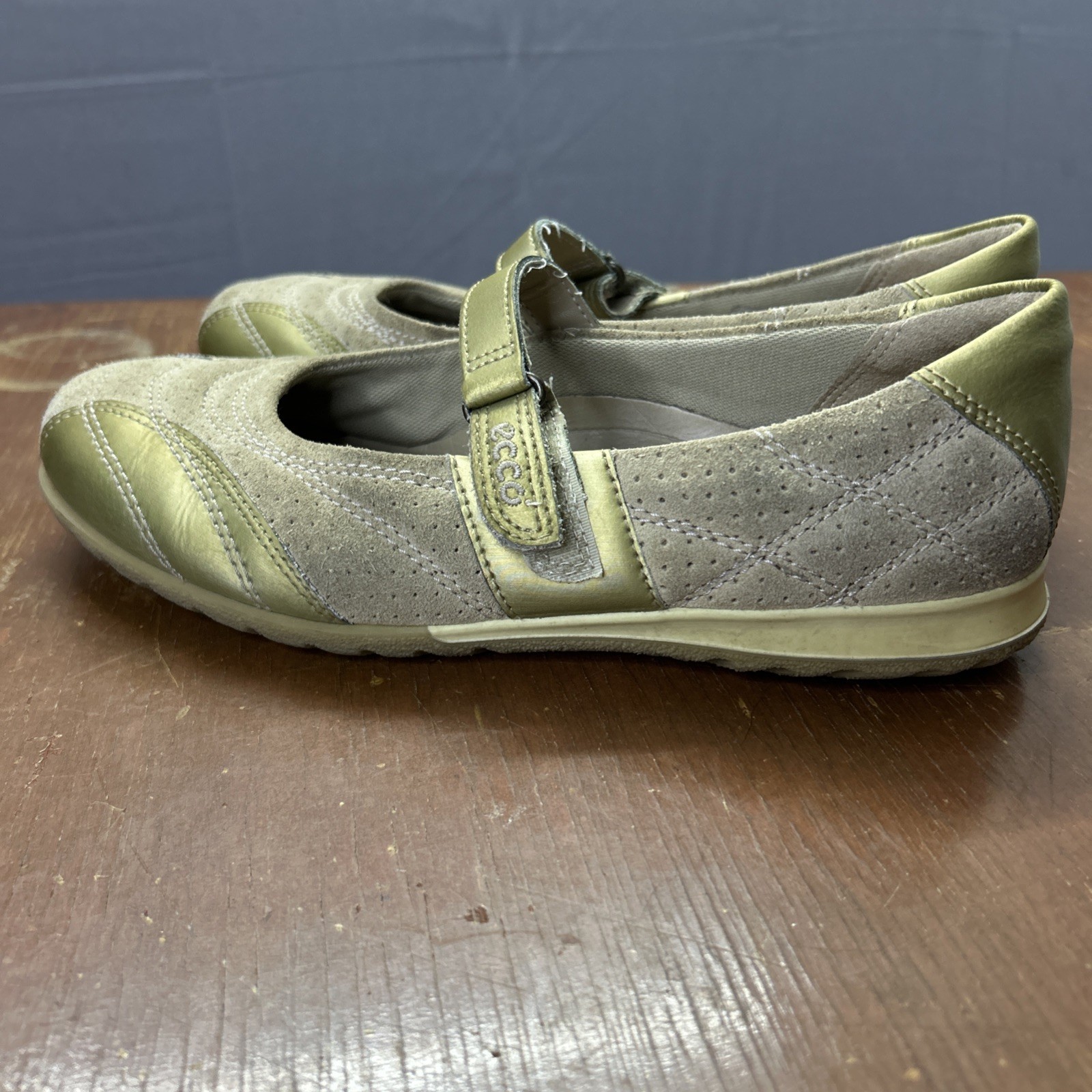 ECCO Mary Jane Sneakers Womens 8/8.5 EU 39 Comfort Metallic Gold Bronze Shoes