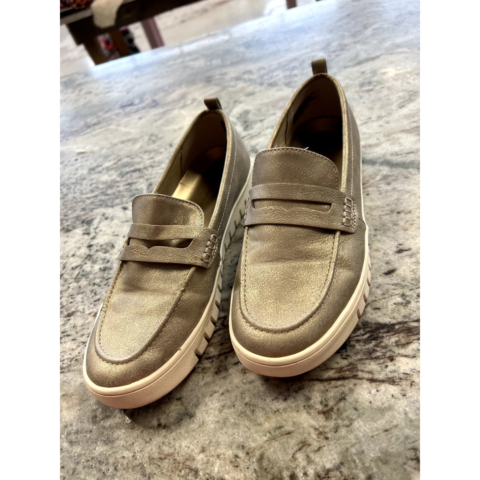 Tommy Bahama Venus Penny Loafer Slip On Shoes Size 8