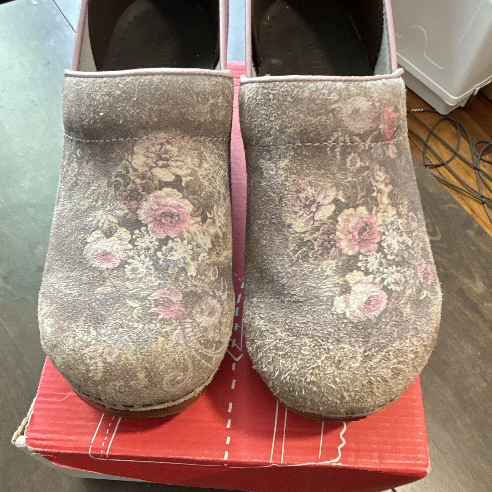 Sanita Original Professional Women’s Floral Leather Slip-On Clogs EU 39 US 8.5