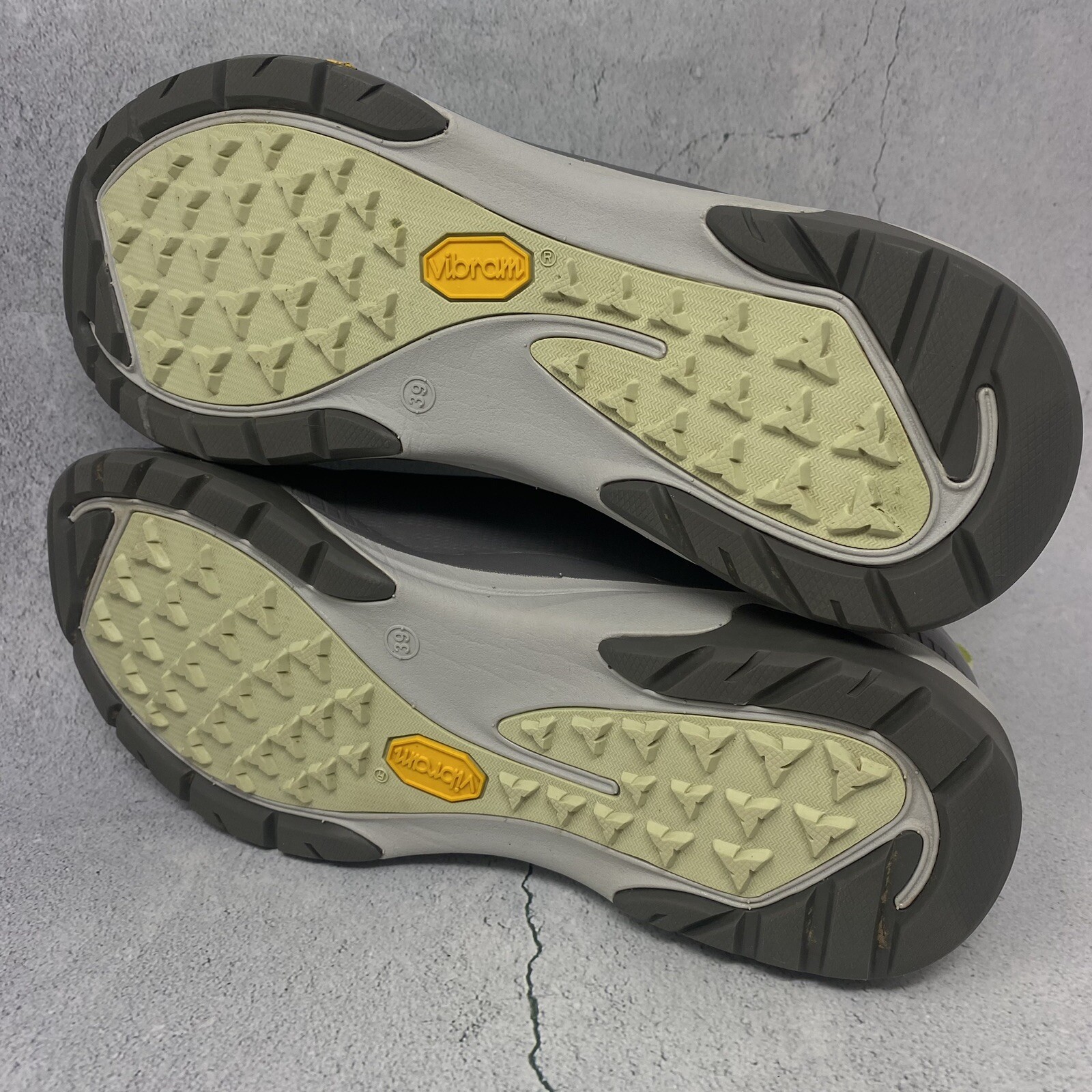 Dansko Women’s Makayla Beige Outdoor Sz 39 US 8.5 – 9 M Waterproof Sneakers