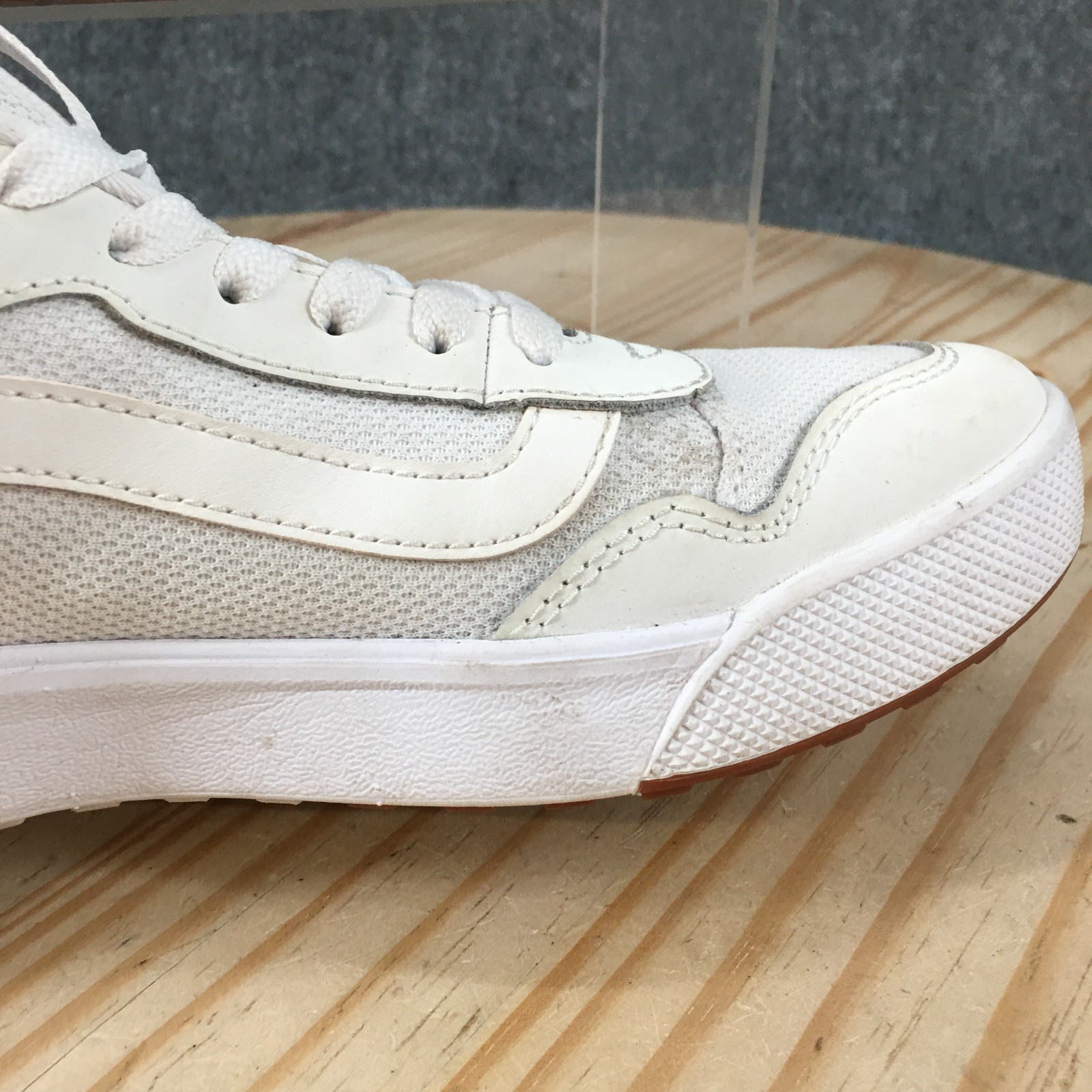 Vans Range EXP Shoes Womens 8 Lace Up Sneakers Low Top Casual Comfort White