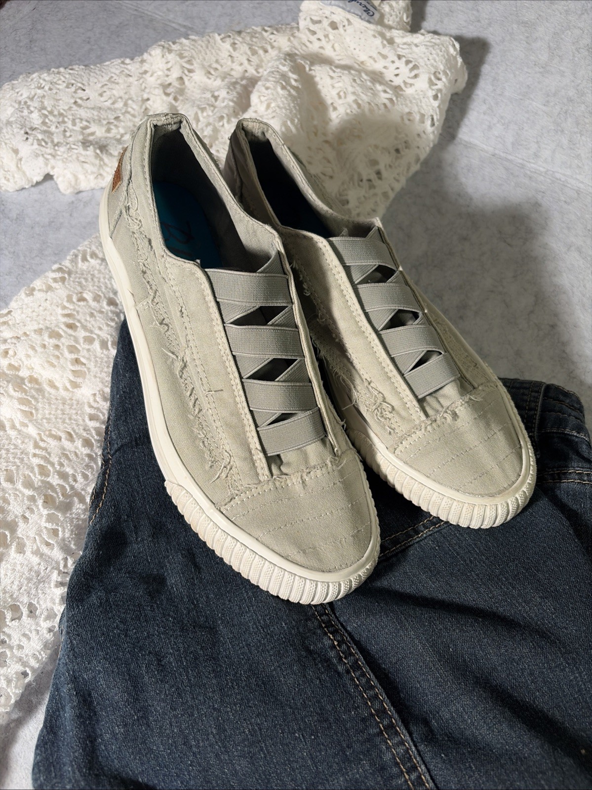 Blowfish Malibu Marley Woman’s Slip On Sneakers Distressed Gray Canvas Sz 9.5