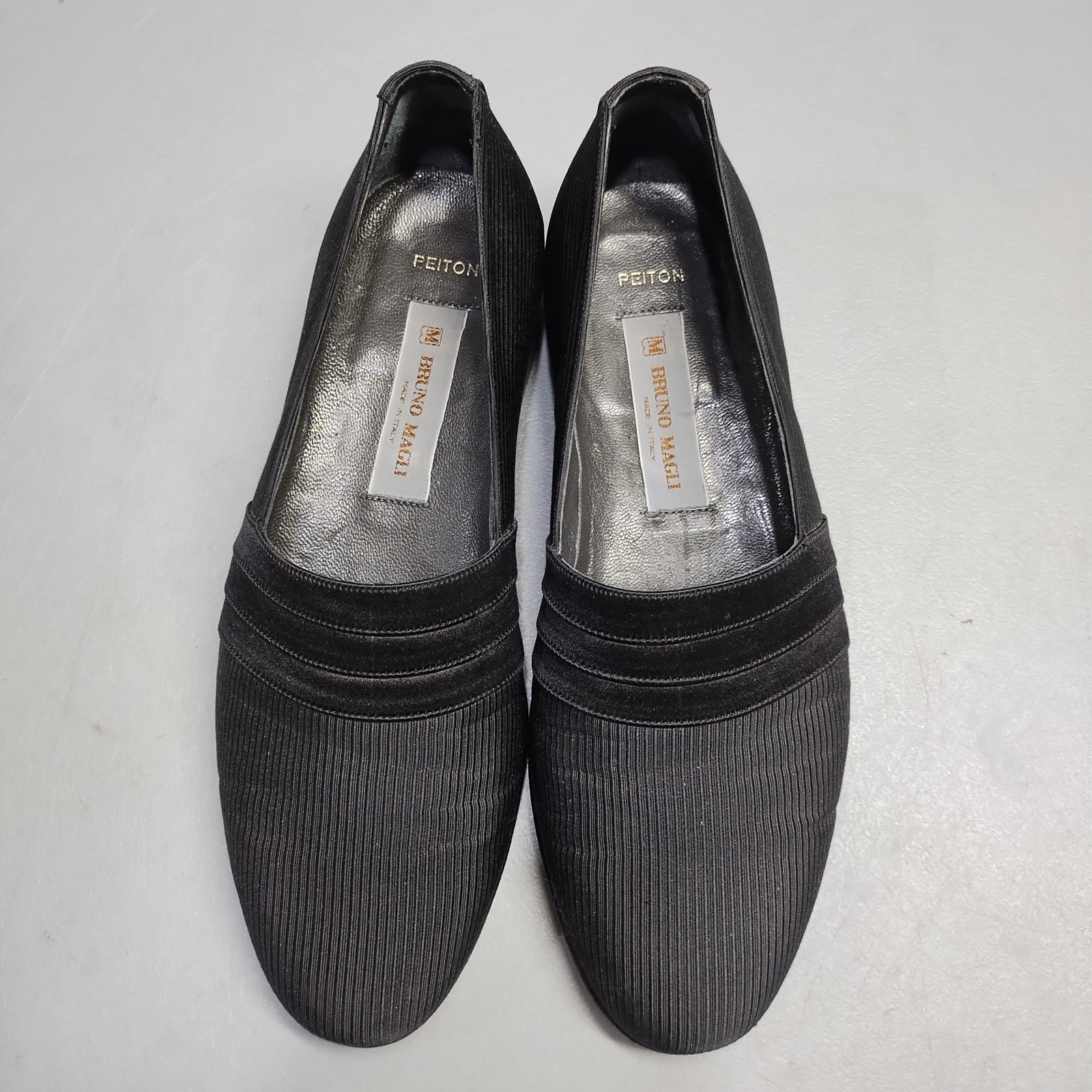 Bruno Magli Loafers Womens 9 Black Ribbed Cuban Heel Almond Toe Comfort Slip On
