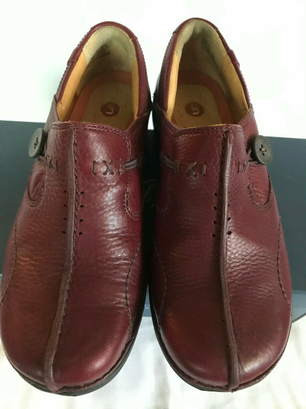Clarks Un.Loop 86482 Red Leather Button Split Loafers Shoes Women’s US 6M