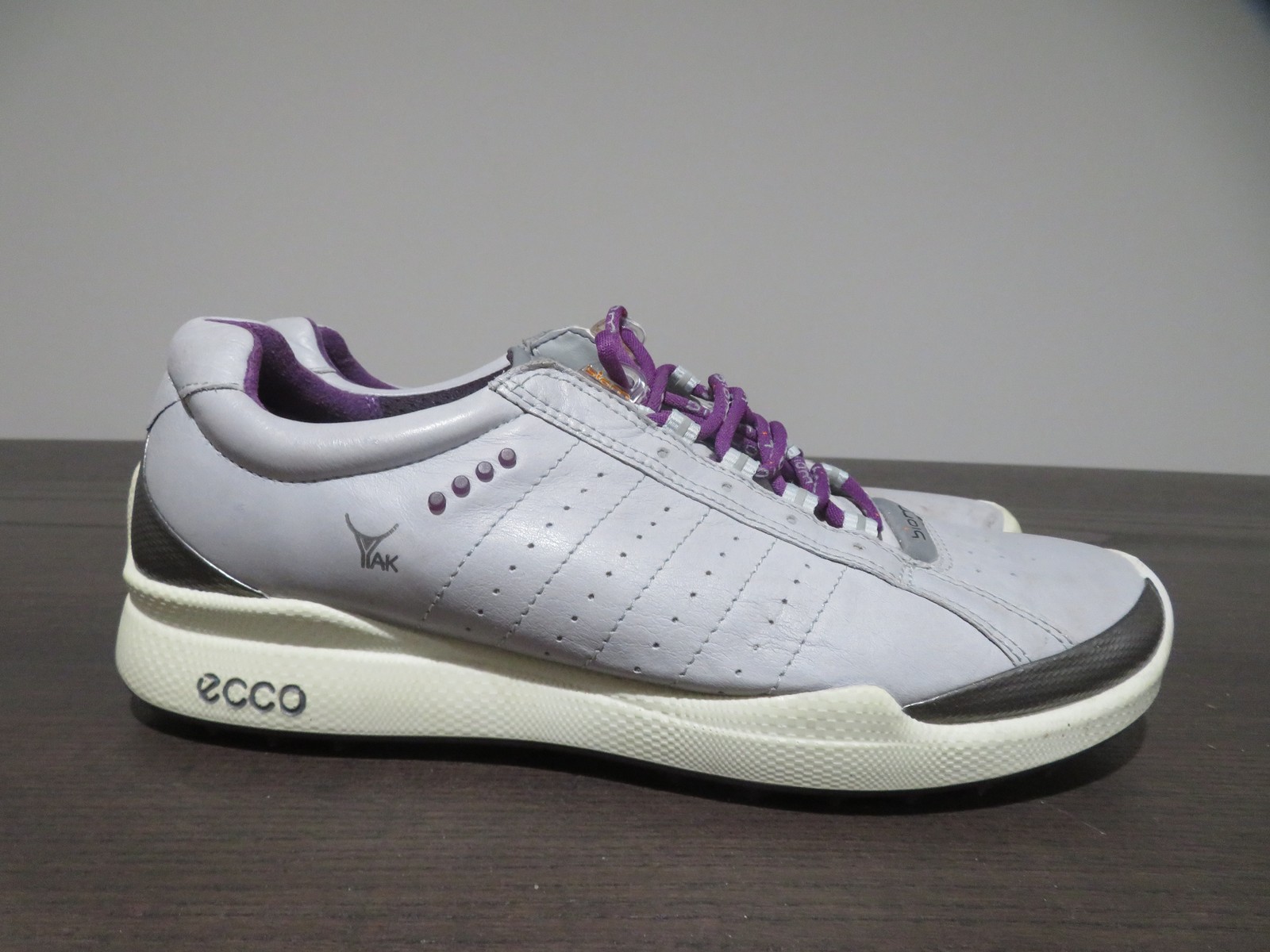 Ecco Biom Yak Shoes Womens Size 8 Purple Gray Leather Spikeless Golf Sneaker 39