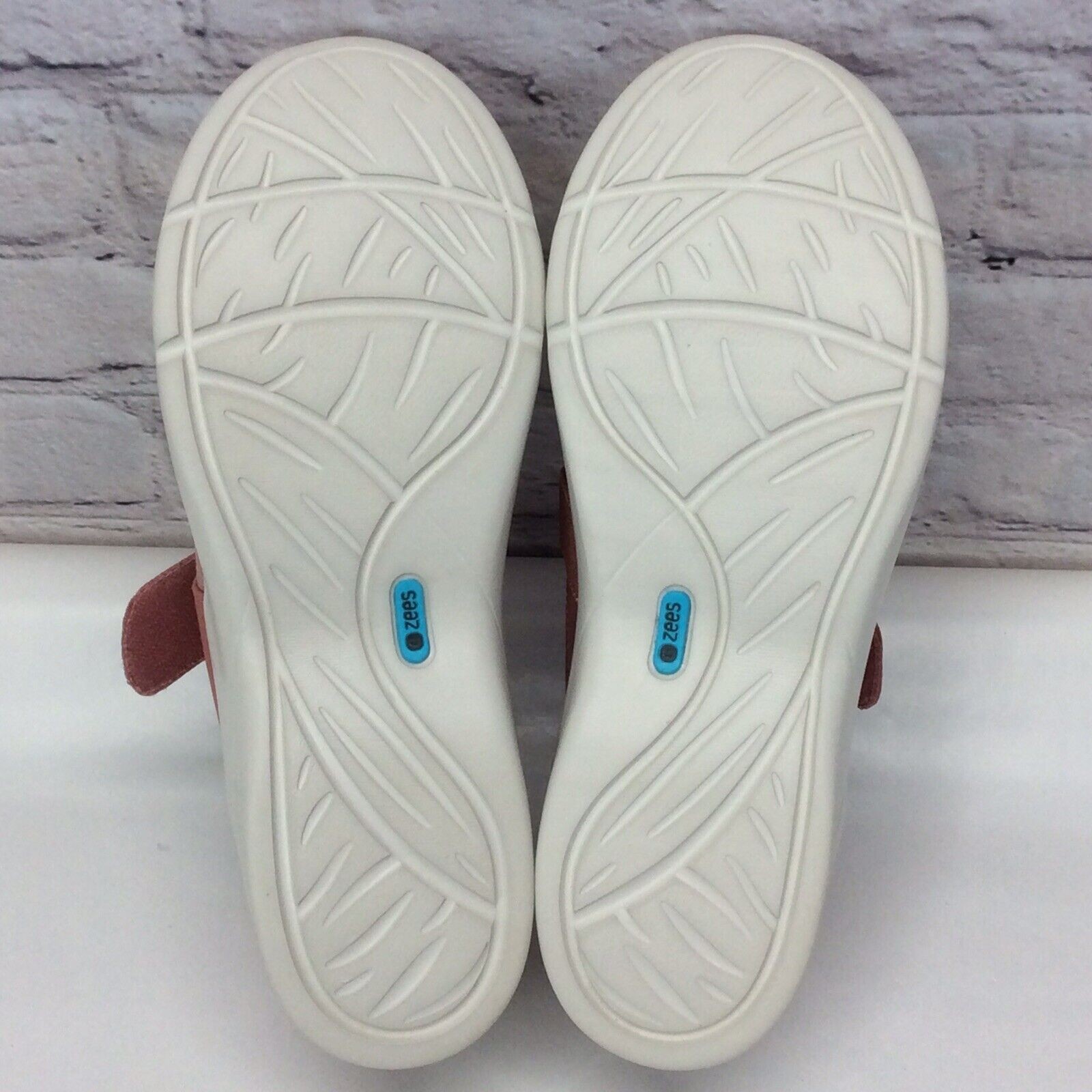 BZees Refresh Shoes Women’s Size 9.5 Slip-On Activewear Running Two Tone Comfort